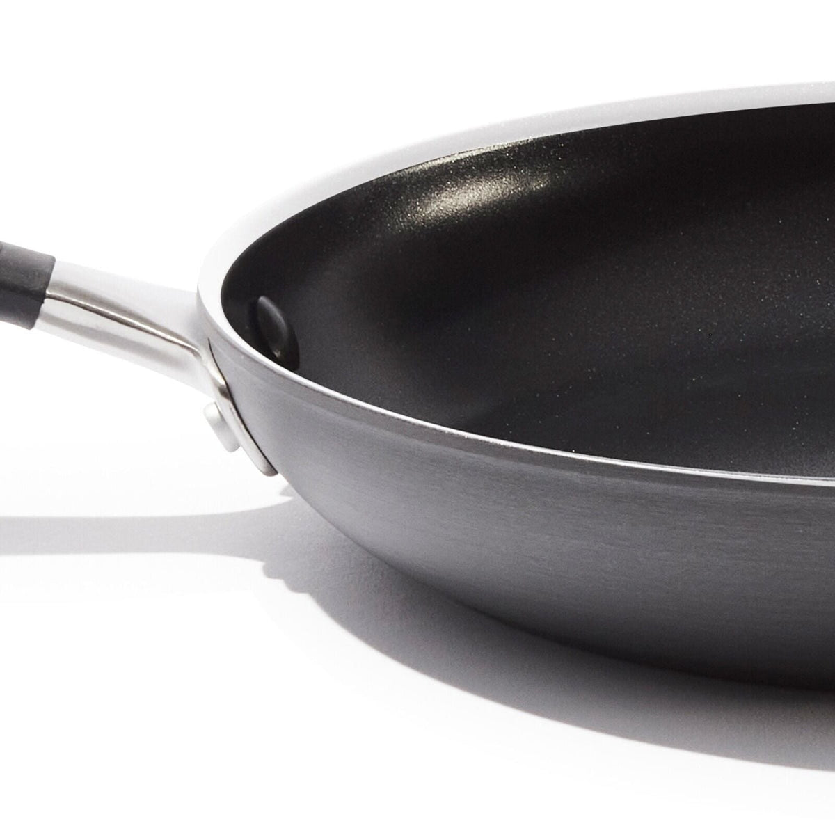 non-stick-pro-every-day-3-piece-frying-pan-set-j9 cc010474-001-oxo-non-stick-everyday-8-10-12-3-piece-open-frypan-set_pdp_07.jpg