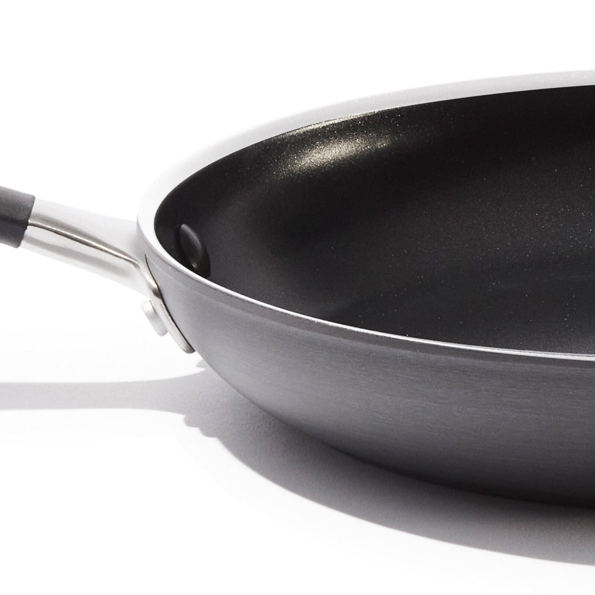 non-stick-pro-every-day-2-piece-frypan-set-i7 oxo_cc010473-001_nonstick-everyday-2pc-fry-pan-set_pdp_07.jpg