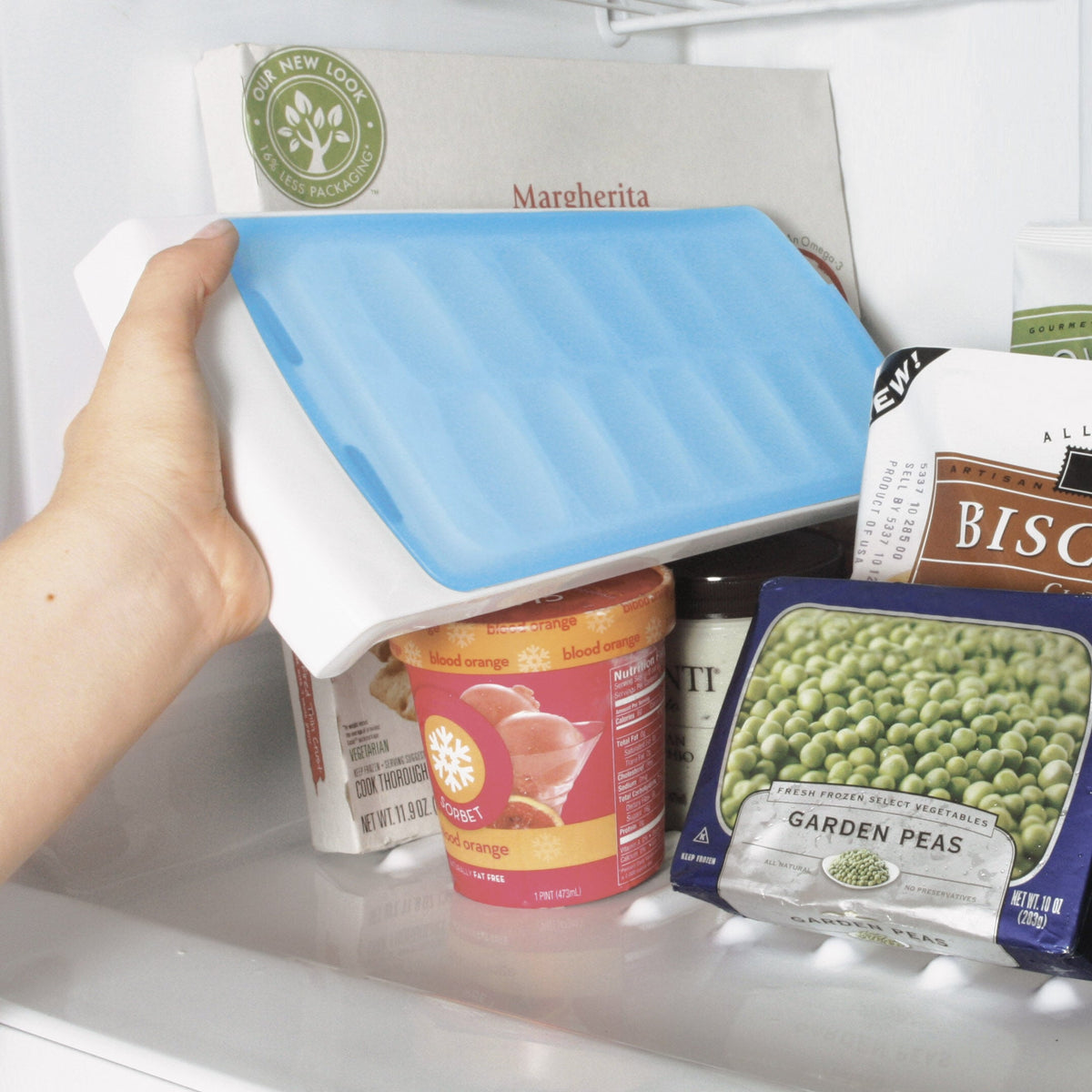 no-spill-ice-cube-tray-r0 1132080_4_no-spill_ice_cube_tray.jpg
