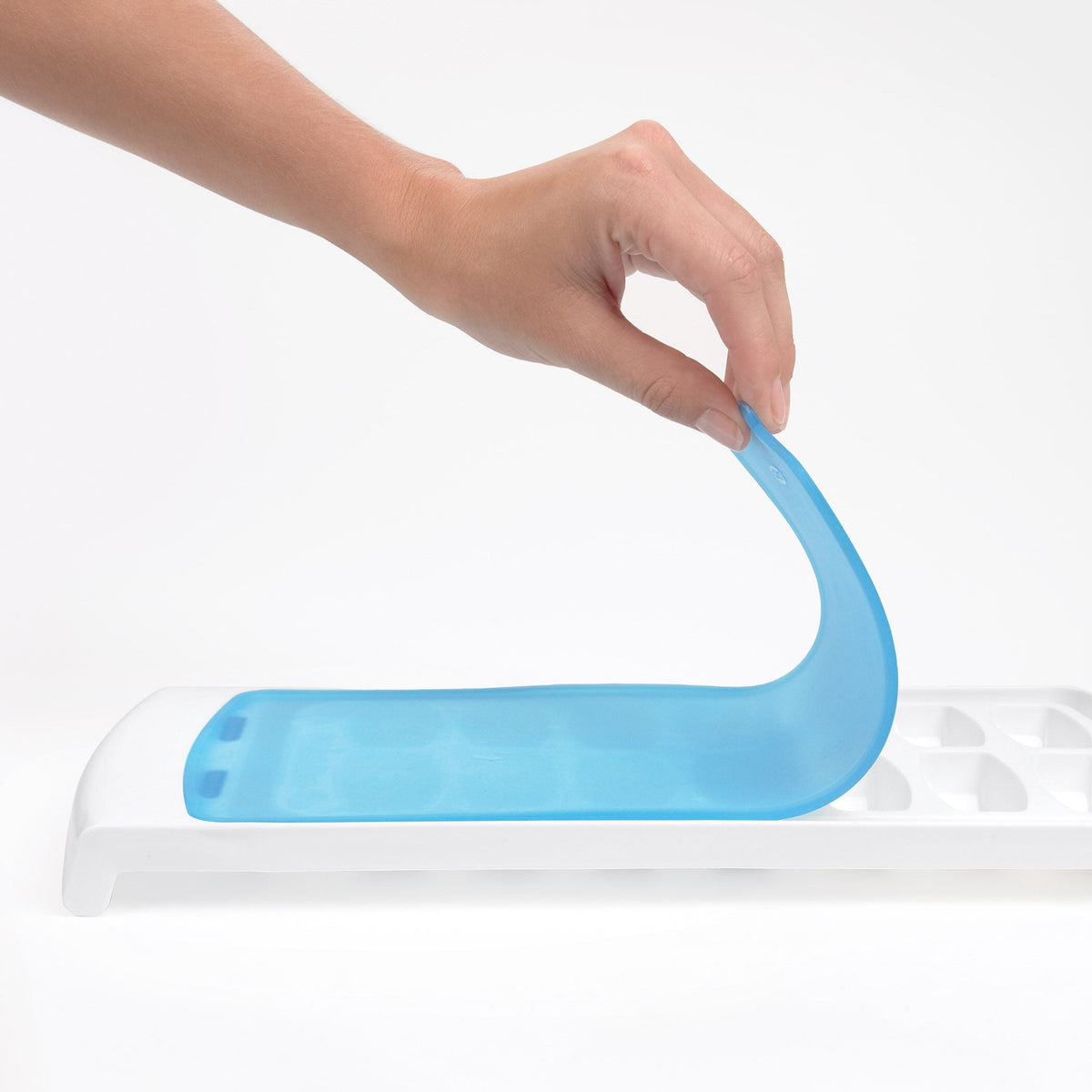 no-spill-ice-cube-tray-r0 1132080_5_no-spill_ice_cube_tray.jpg