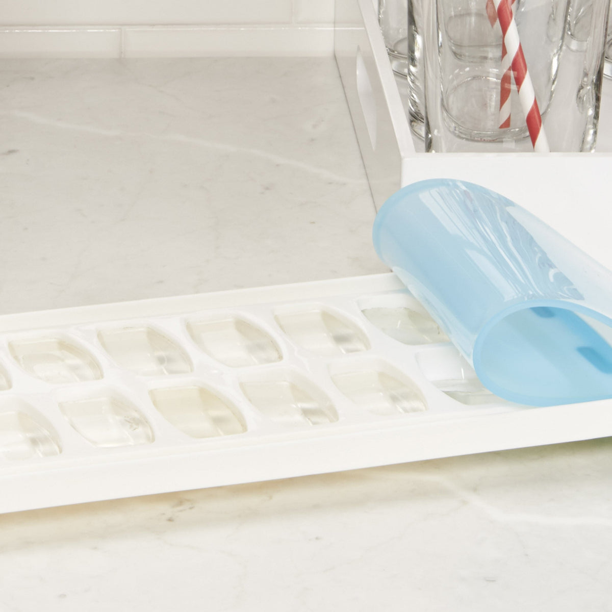 no-spill-ice-cube-tray-r0 1132080_9_no-spill_ice_cube_tray.jpg