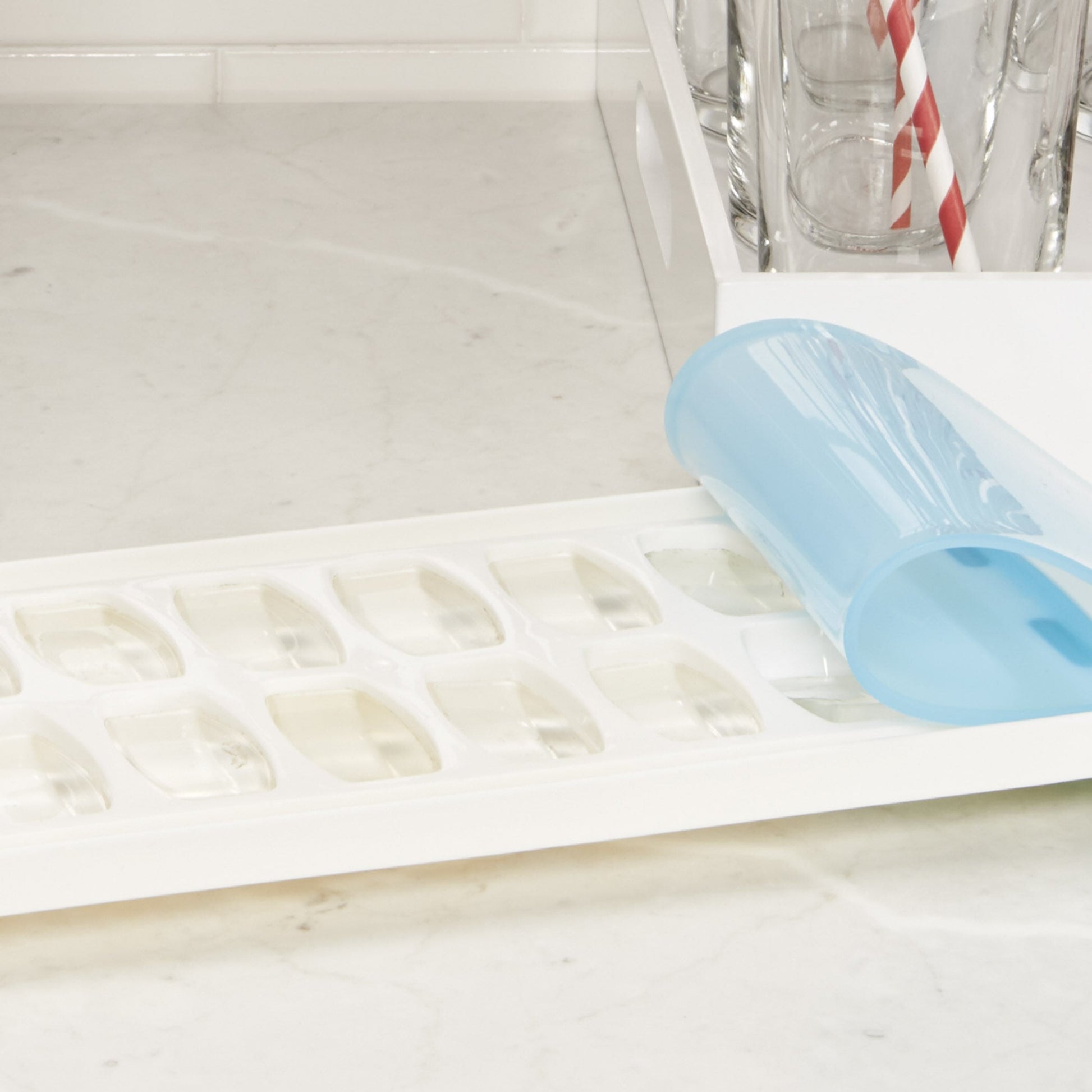 no-spill-ice-cube-tray-r0 1132080_9_no-spill_ice_cube_tray.jpg