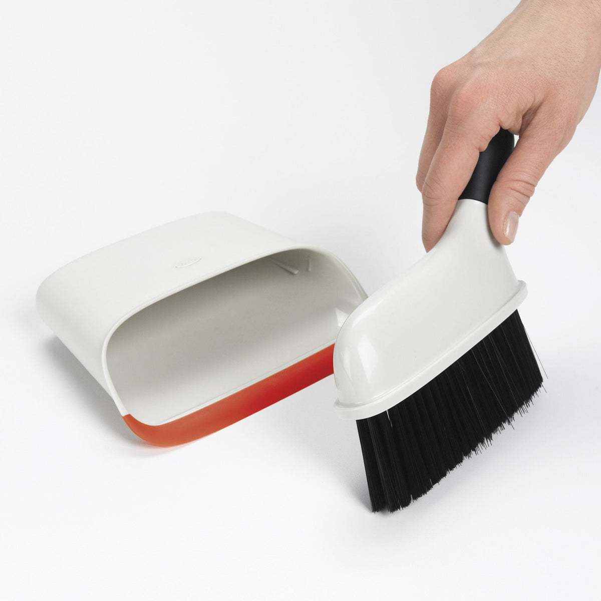 compact-dustpan-and-brush-set-u0 1334280_3_compact_dustpan_brush_set.jpg