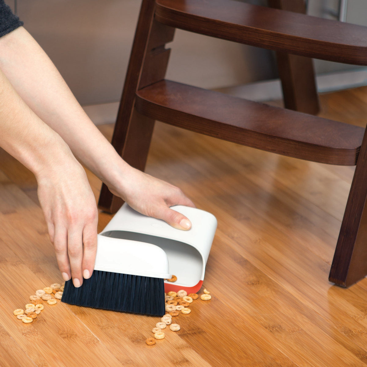 compact-dustpan-and-brush-set-u0 1334280_6_compact_dustpan_brush_set.jpg