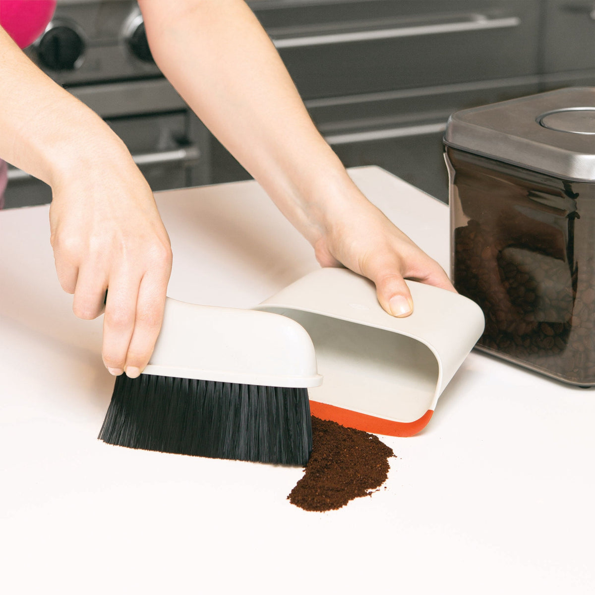 compact-dustpan-and-brush-set-u0 1334280_8_compact_dustpan_brush_set.jpg