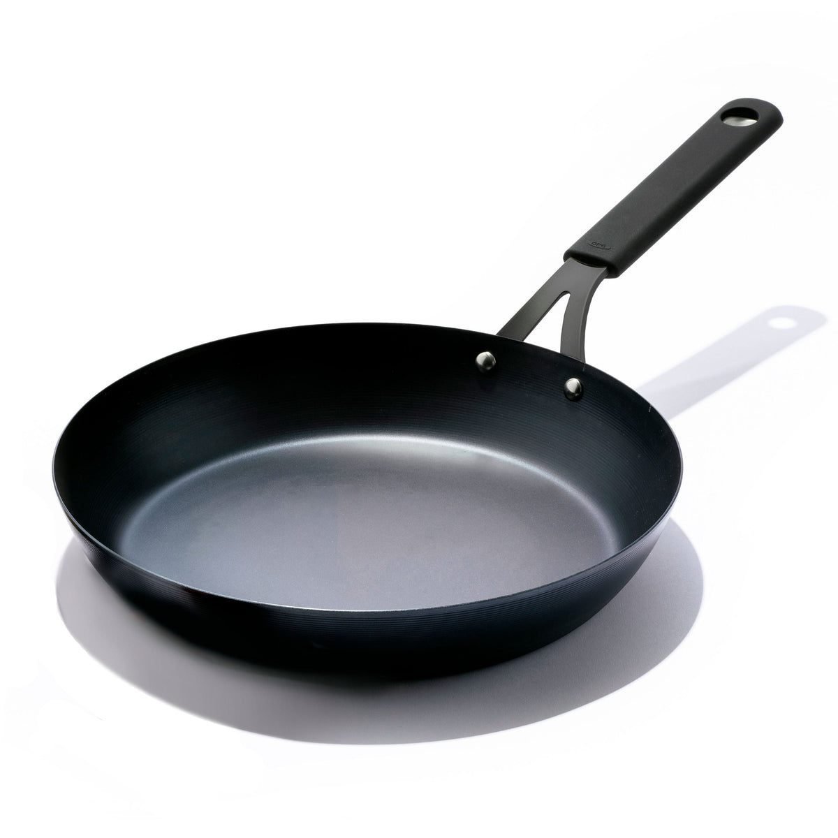 oxo-carbon-steel-obsidian-series-12-inch-frypan-with-silicone-sleeve-y6 cc005101-001-1.jpg