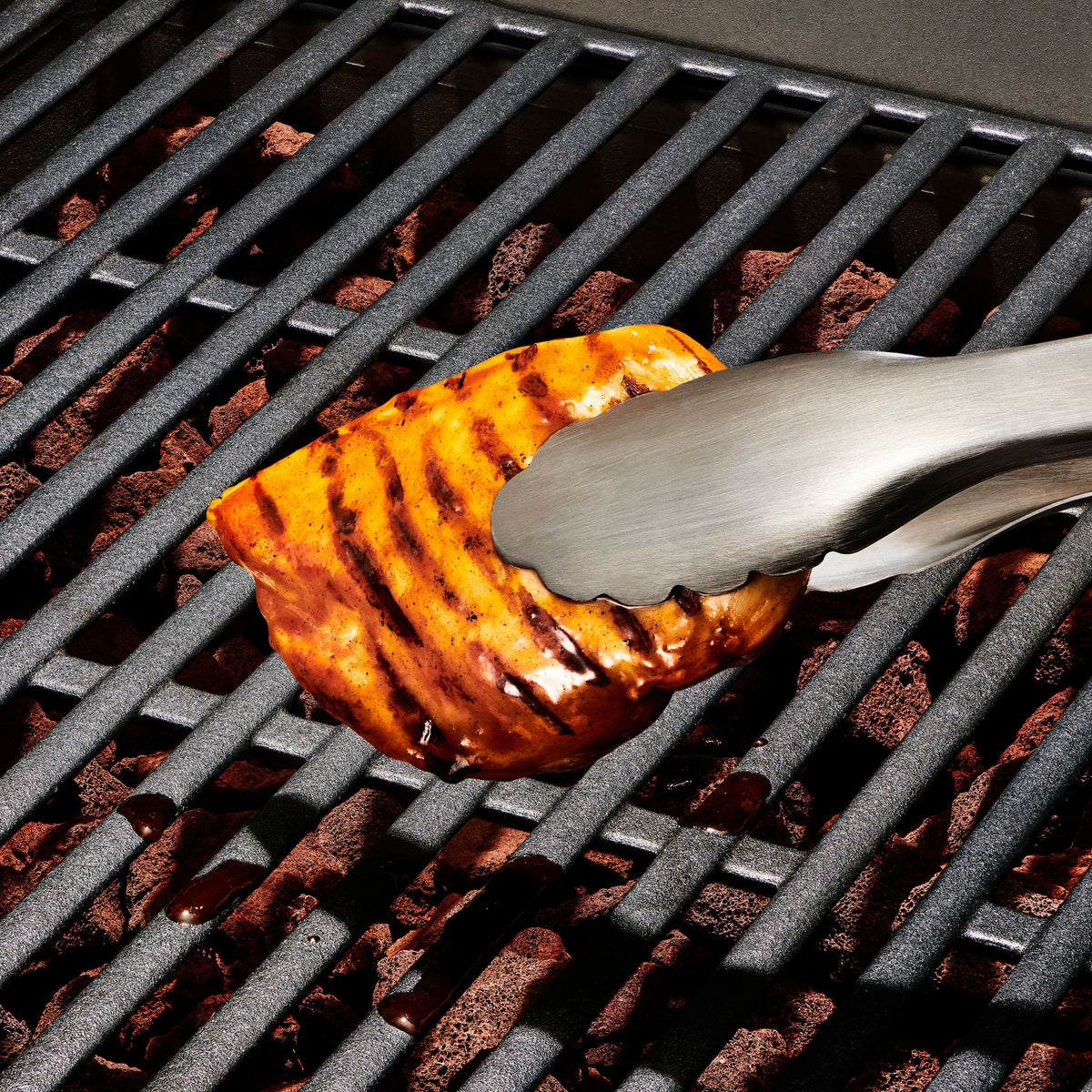 grilling-tongs-with-built-in-bottle-opener-m6 gg_11309000_052020_16_rgb_1_.jpg