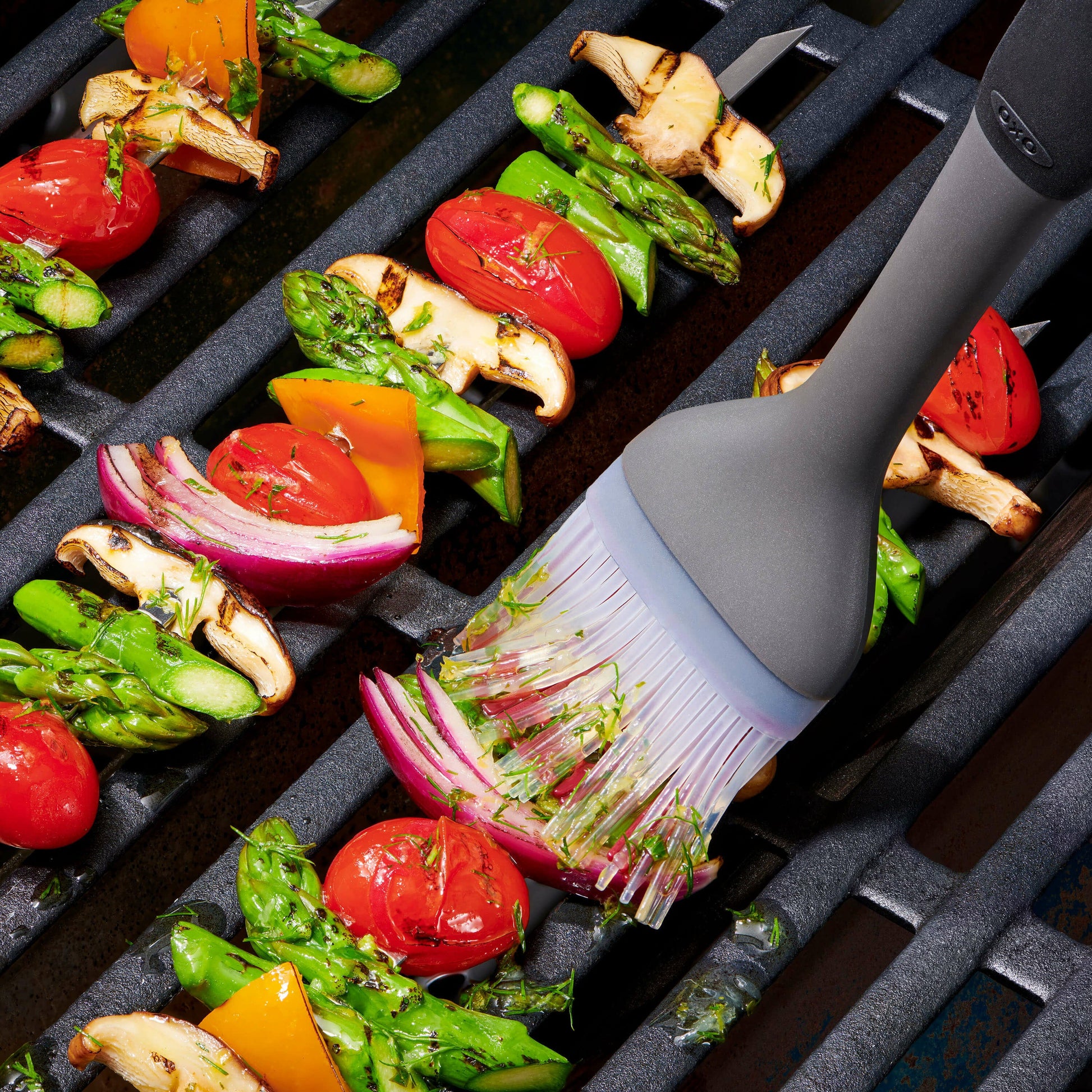grilling-basting-brush-m2 gg_11309300_052020_10_rgb_1_.jpg