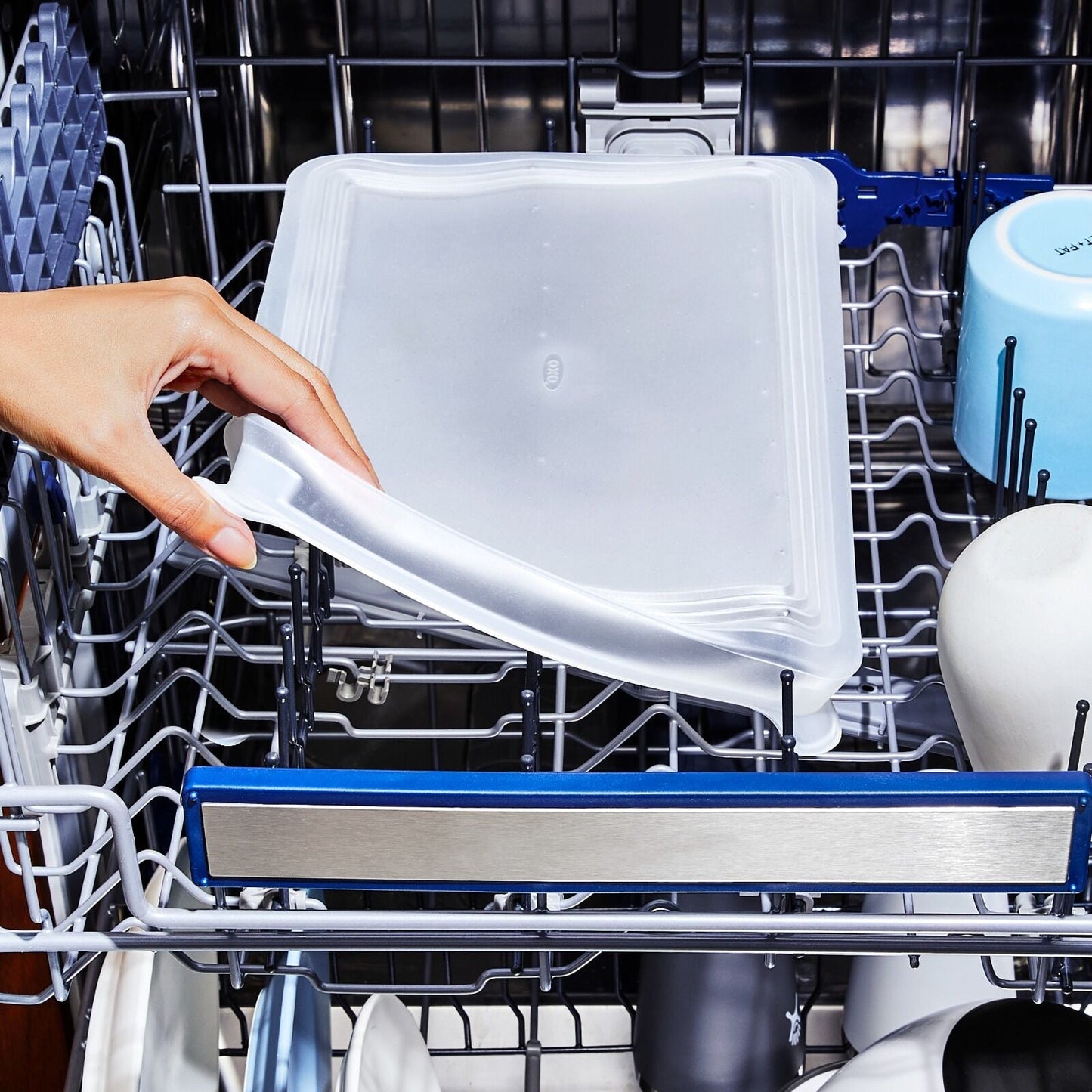 silicone-bakeware-lid-9in-x-13-in-i7 gg_11360400_siliconebakewarelid9x13_pdp_04.jpg