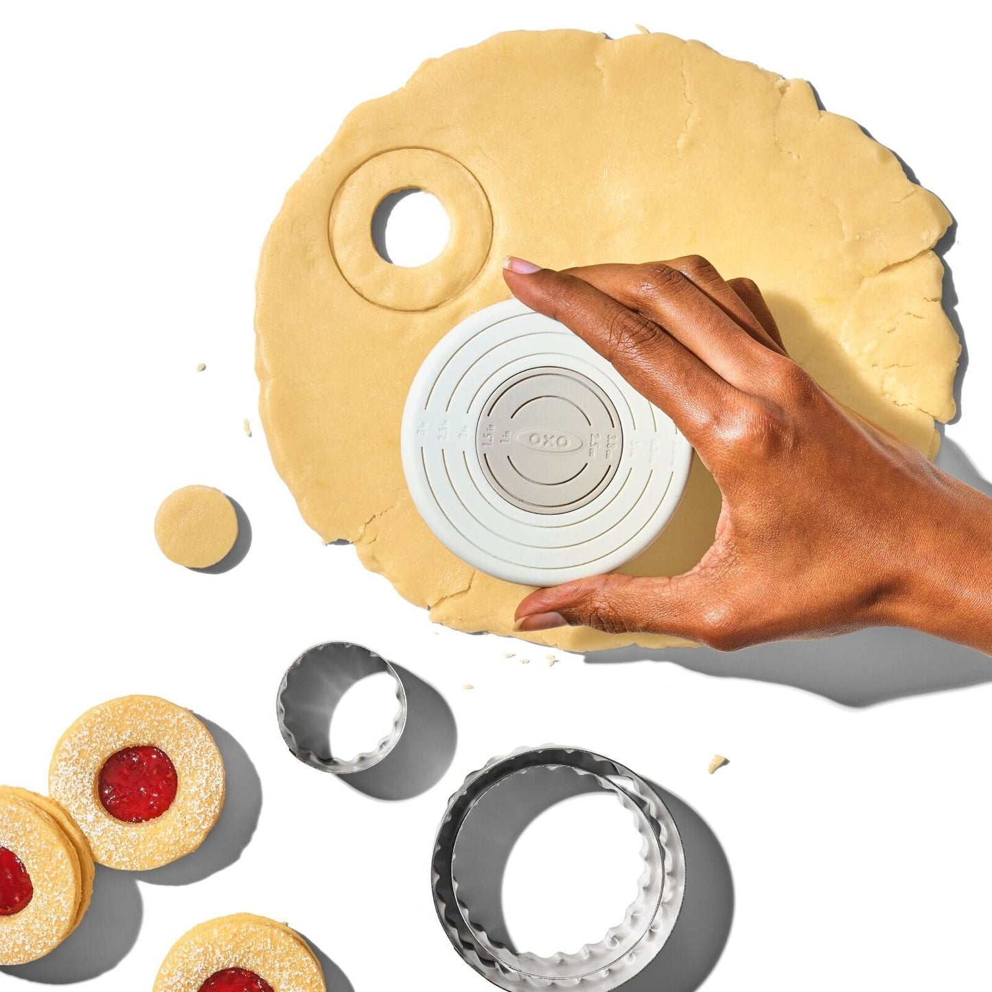double-sided-cookie-and-biscuit-cutter-f0 gg_11360600_cookiecutterset_pdp_04.jpg