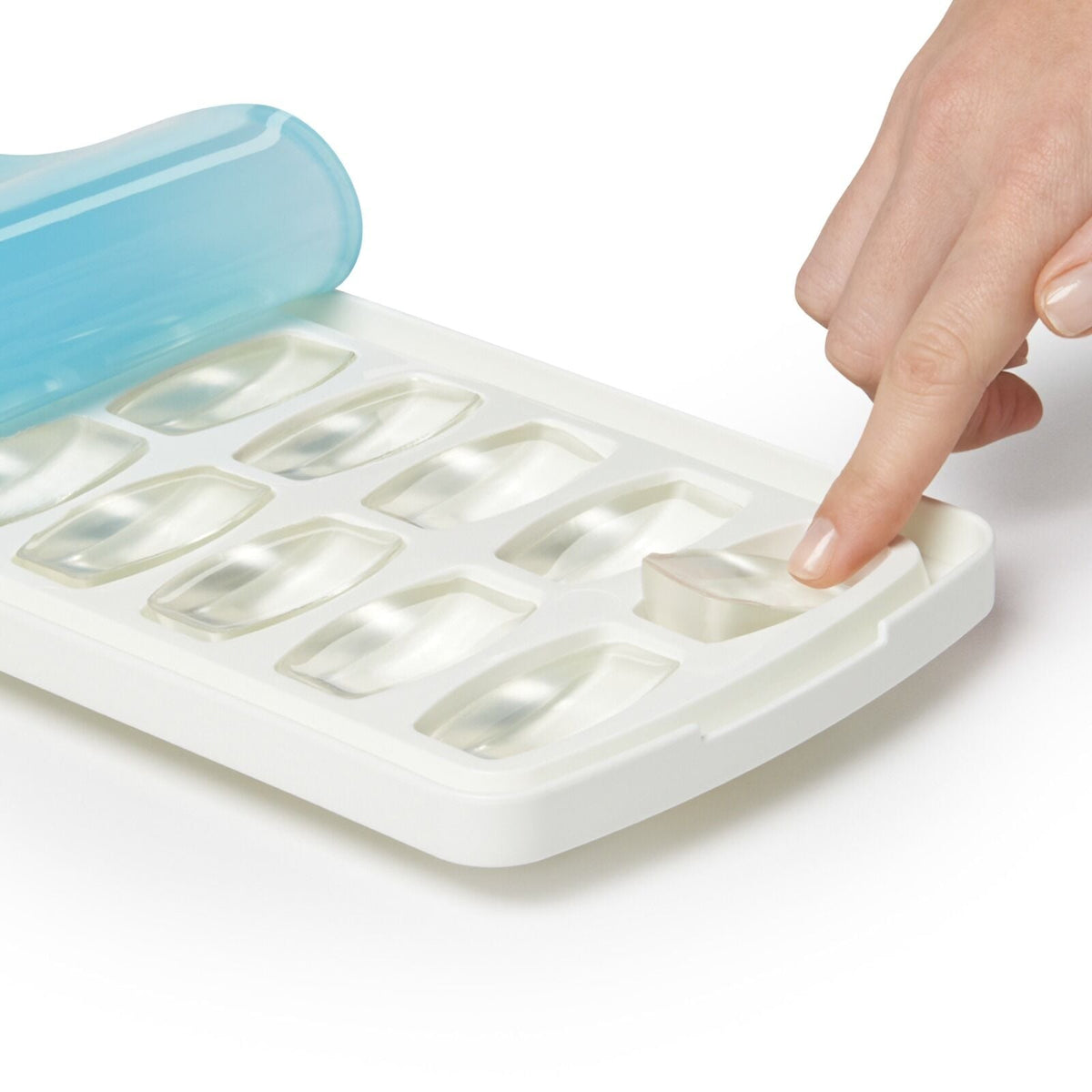 no-spill-ice-cube-tray-2-pack-d2 gg_11362000_nospillicecubetray2pk_pdp_04.jpg