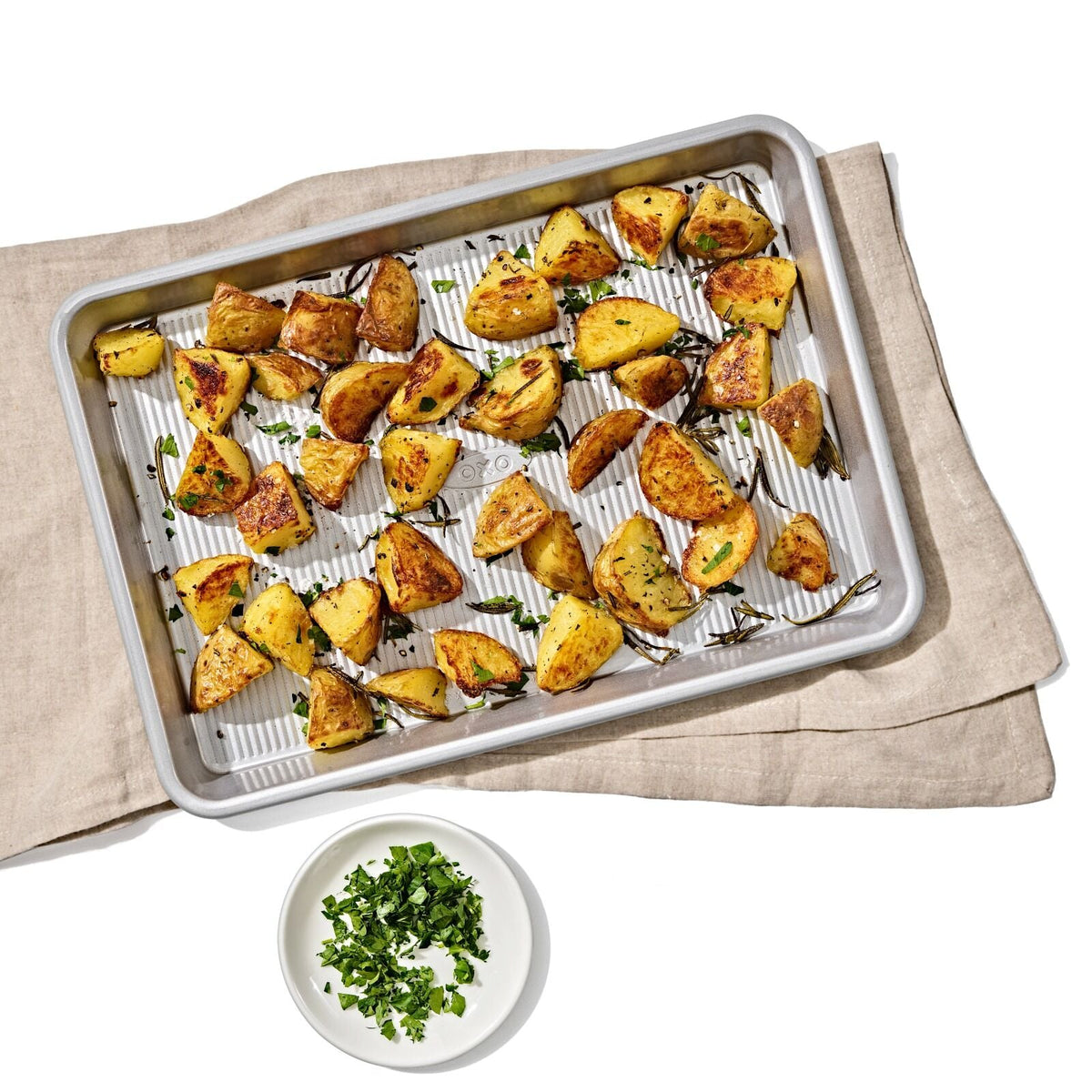 non-stick-pro-clear-coated-quarter-sheet-pan-w7 gg_11434900_quarter-sheet-pan_pdp_01.jpeg