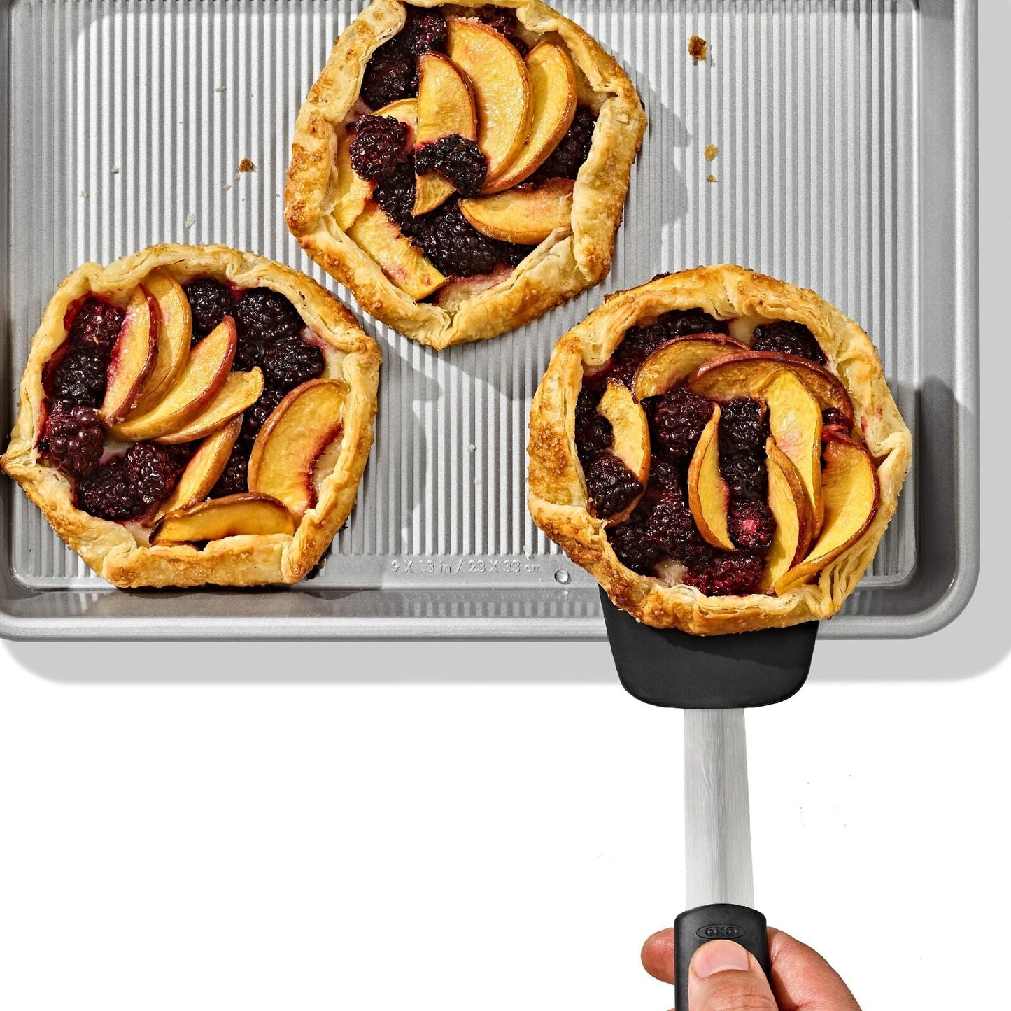 non-stick-pro-clear-coated-quarter-sheet-pan-w7 gg_11434900_quarter-sheet-pan_pdp_02.jpeg