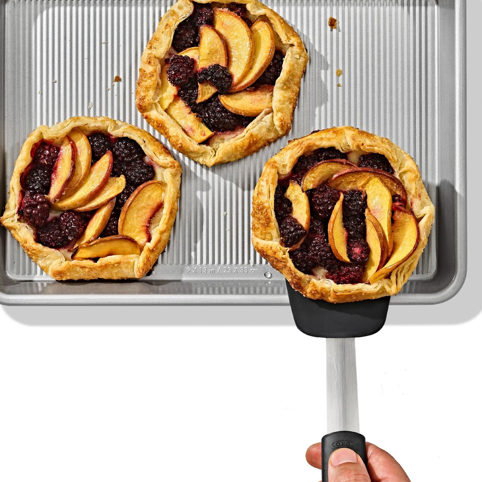 non-stick-pro-clear-coated-quarter-sheet-pan-w7 gg_11434900_quarter-sheet-pan_pdp_02.jpeg