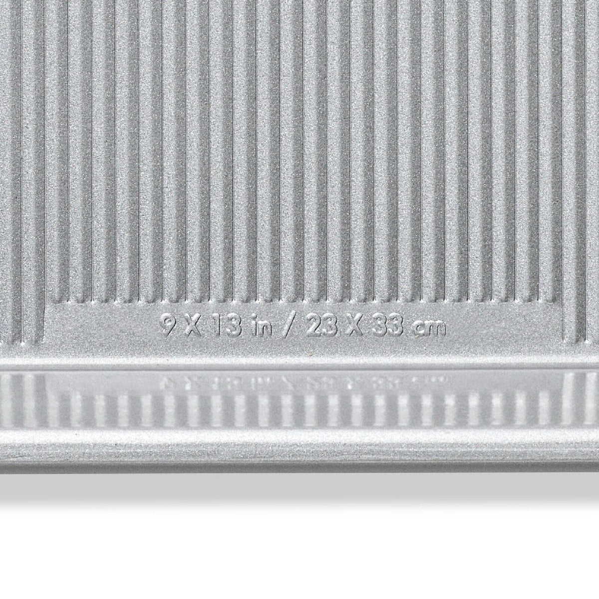 non-stick-pro-clear-coated-quarter-sheet-pan-w7 gg_11434900_quarter-sheet-pan_pdp_05.jpeg