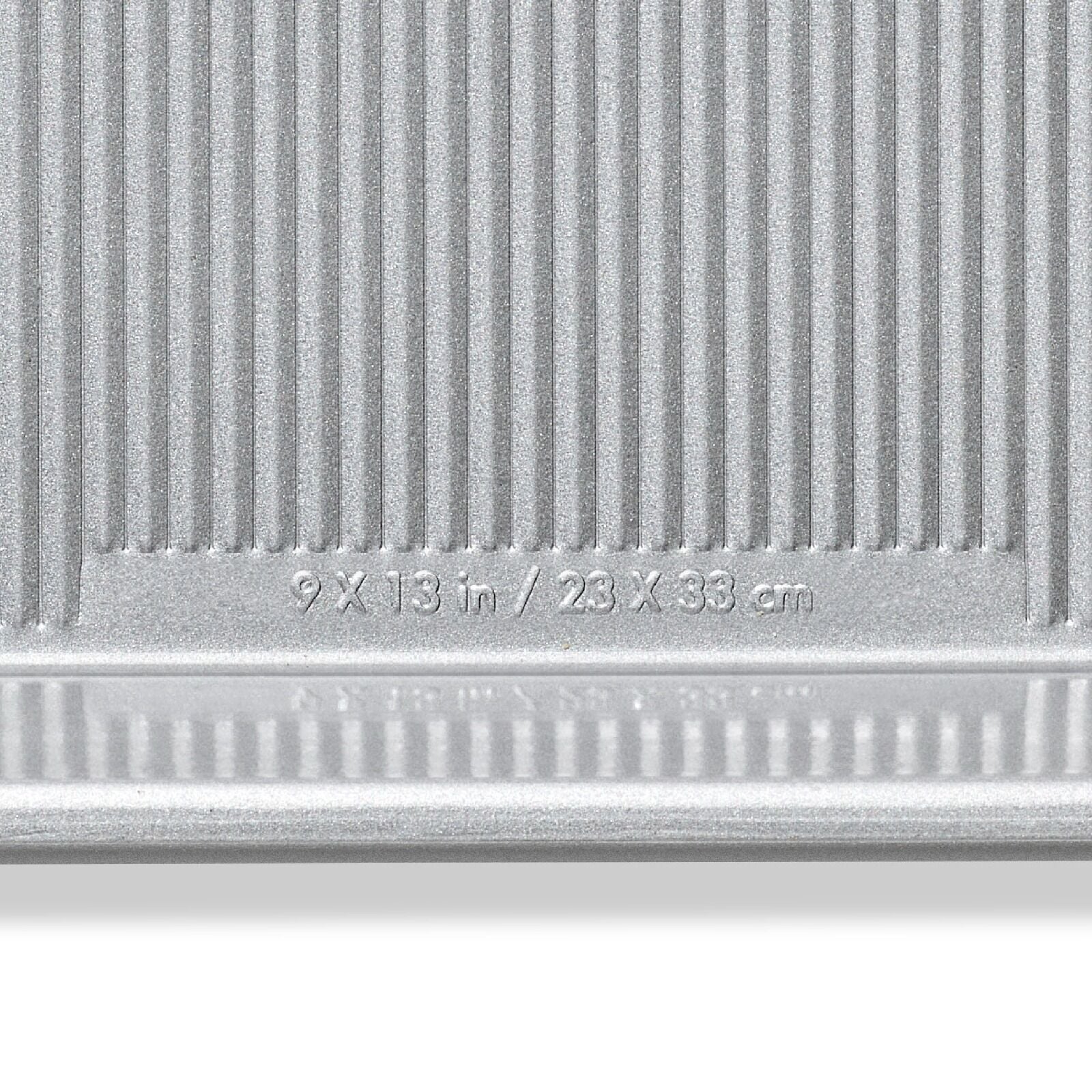 non-stick-pro-clear-coated-quarter-sheet-pan-w7 gg_11434900_quarter-sheet-pan_pdp_05.jpeg