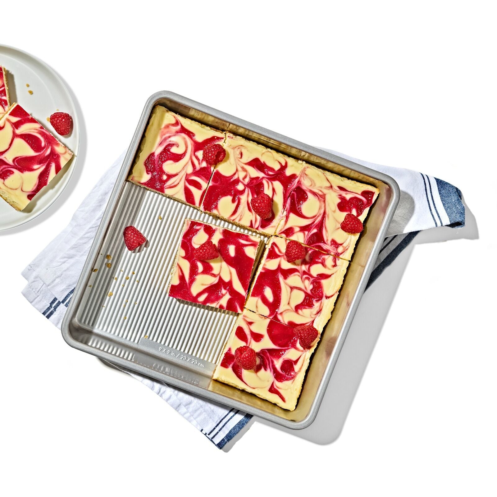 nonstick-pro-clear-coated-9in-square-cake-pan-d8 gg_11435200_9in-square-cake-pan_pdp_01.jpeg
