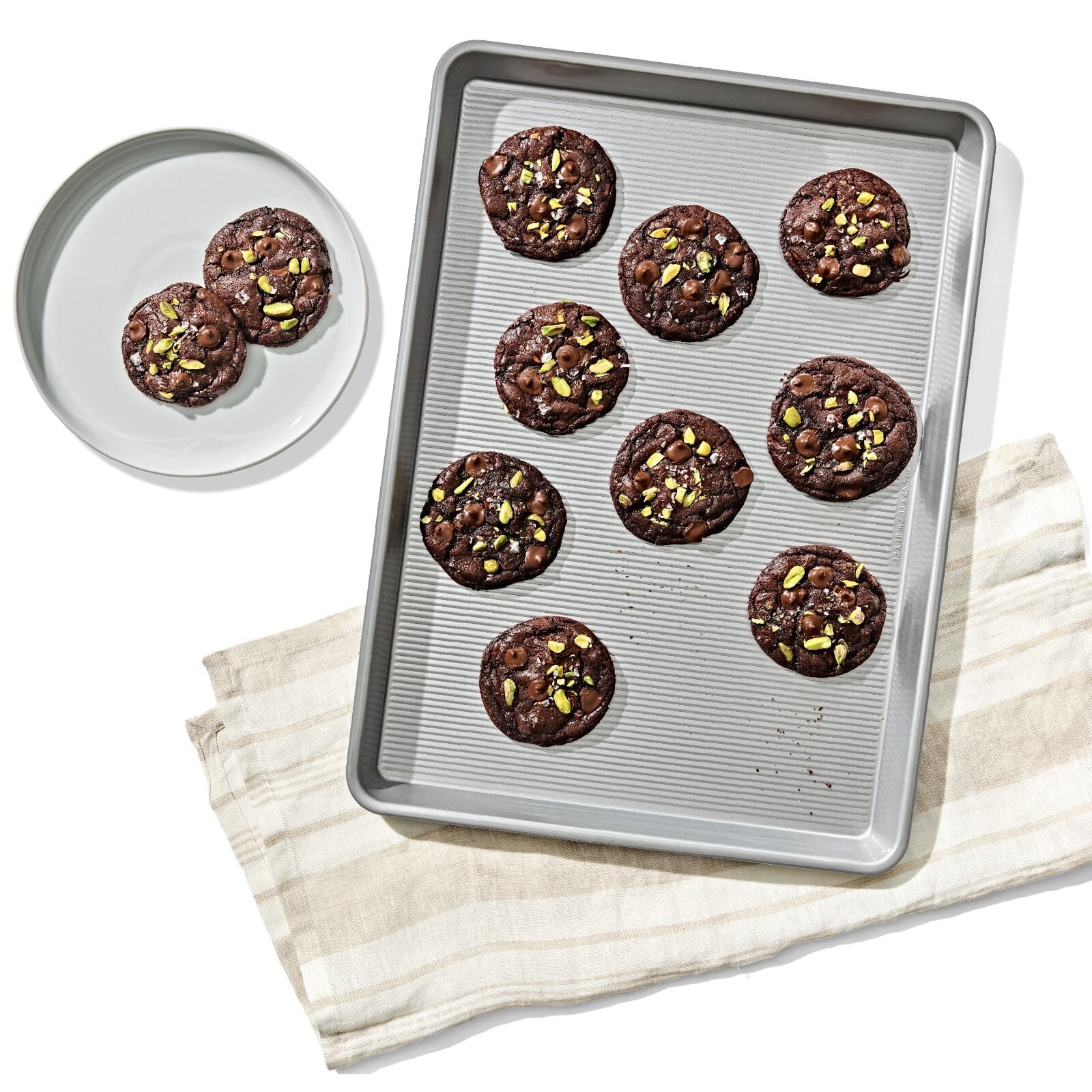 non-stick-pro-clear-coated-half-sheet-pan-j6 gg_11435300_half-sheet-pan_pdp_01.jpeg