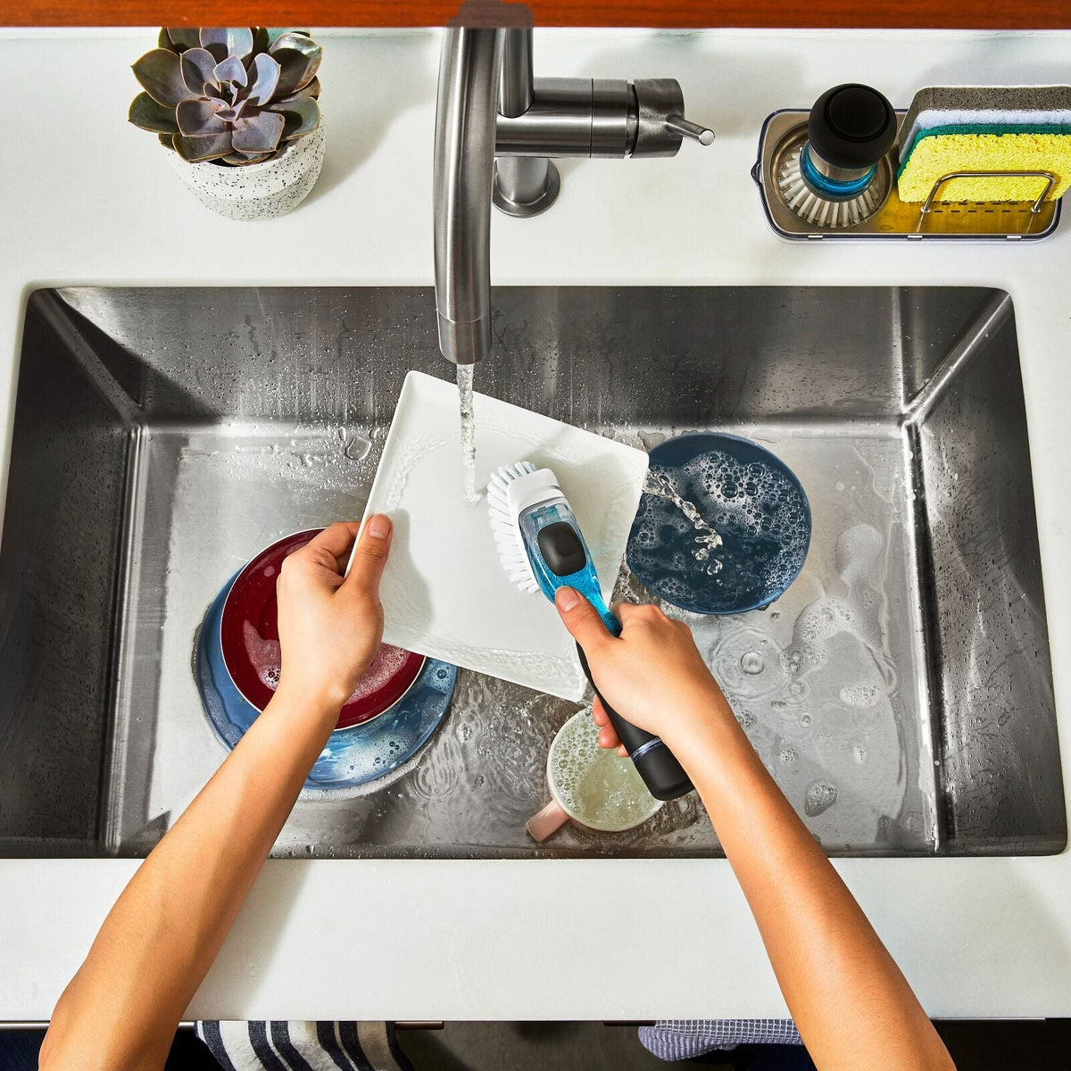 soap-dispensing-dish-brush-q5 gg_12361700_soapdispdishbrush_11_rgb.jpg