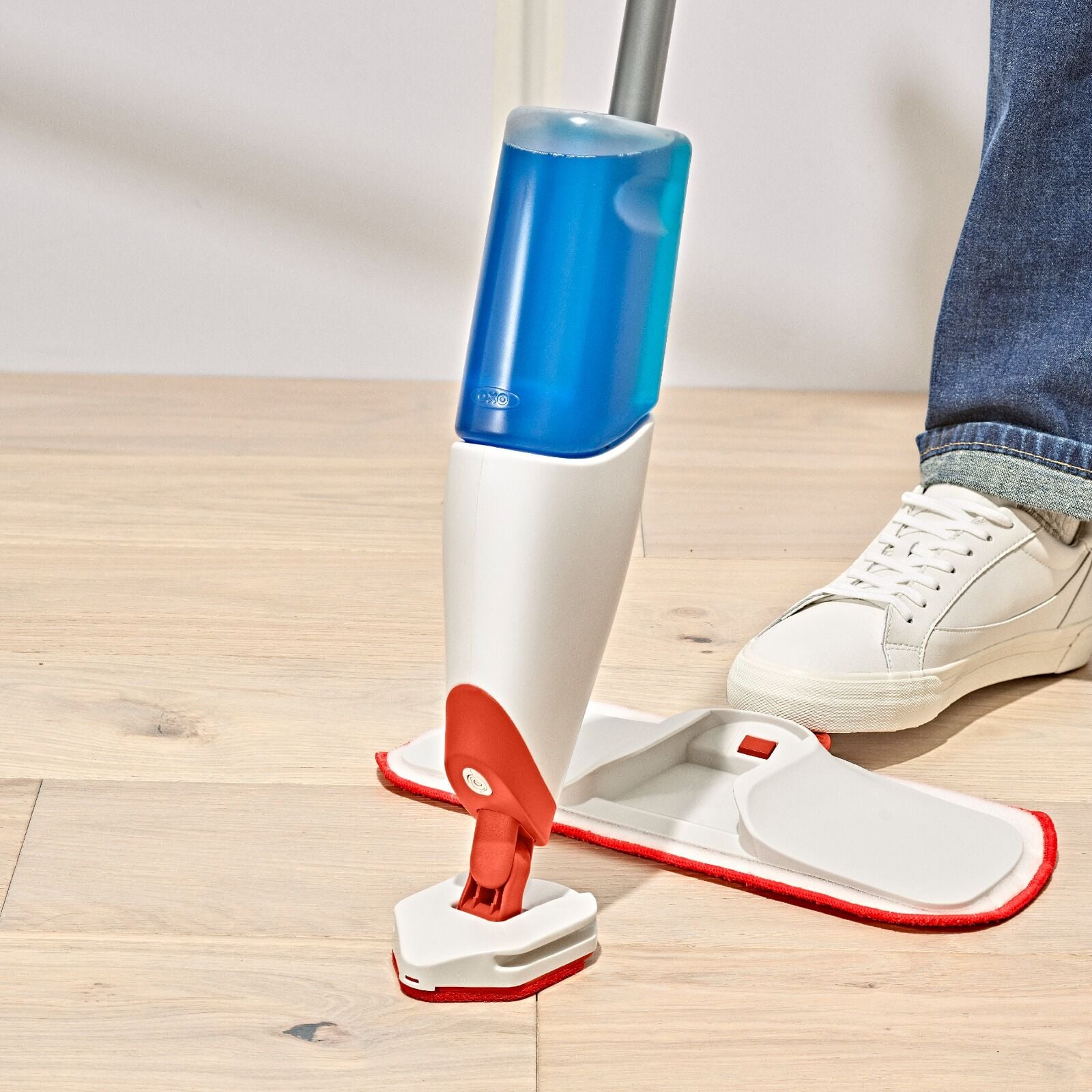 microfiber-spray-mop-v0 gg_12422900_spray-mop_pdp_05.jpeg