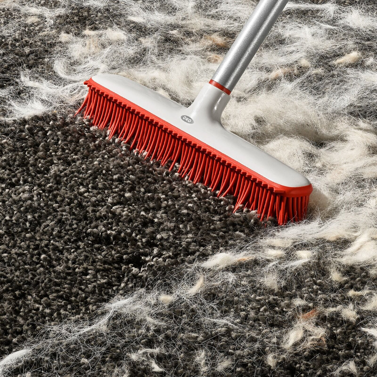 oxo-good-grips-fur-broom-a3 gg_12423000_fur-broom-compact_pdp_02.jpeg