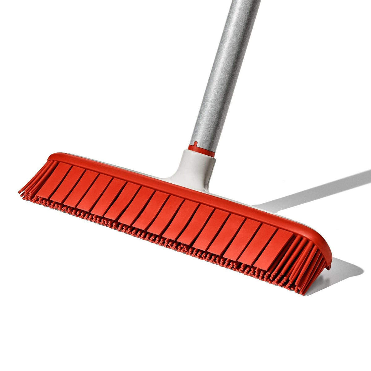oxo-good-grips-fur-broom-a3 gg_12423000_fur-broom-compact_pdp_04.jpeg