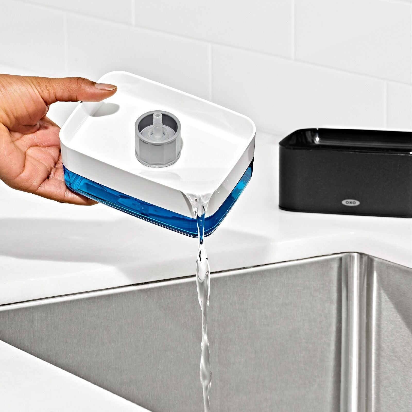 soap-dispensing-sponge-holder-e6 gg_12426800_soap-dispensing-sponge-holder_pdp_06.jpeg