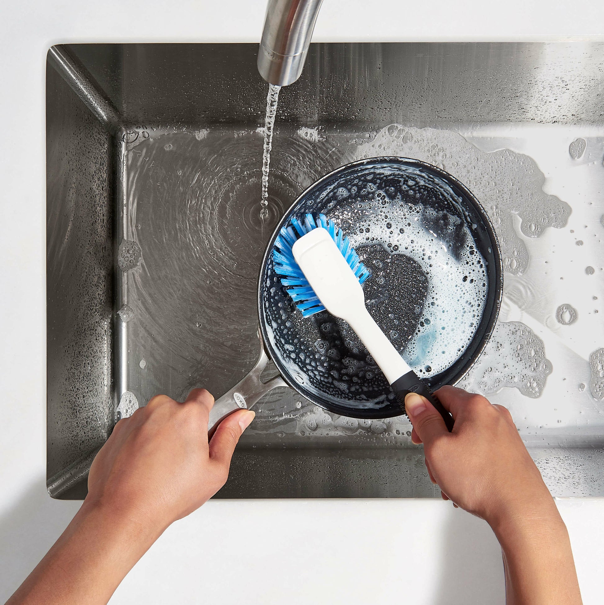 dish-brush-with-scraper-p0 gg_21691_4_1_.jpg
