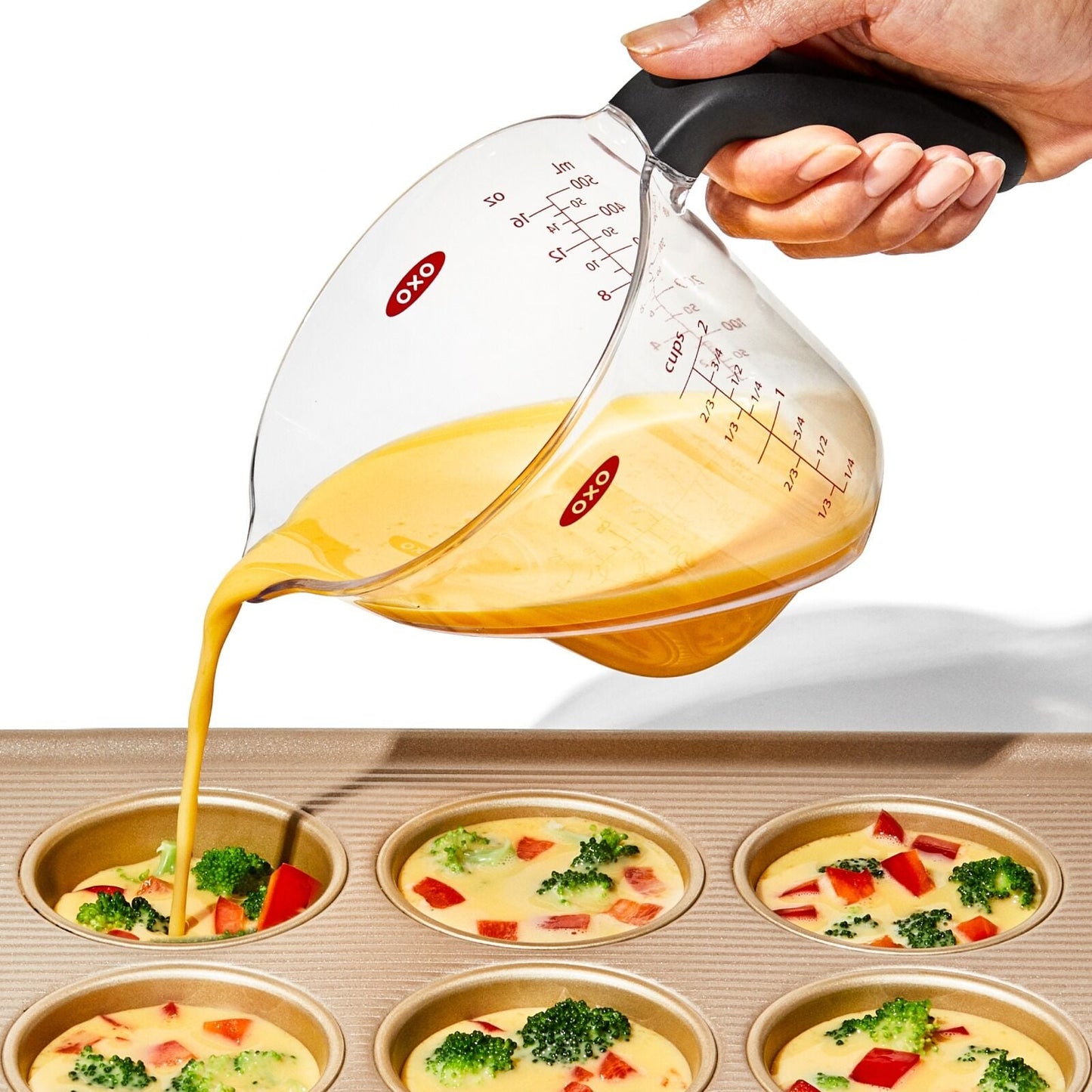 2-cup-angled-measuring-cup-d8 gg_70981v6_2cupangledmeasuringcup_pdp_05.jpg