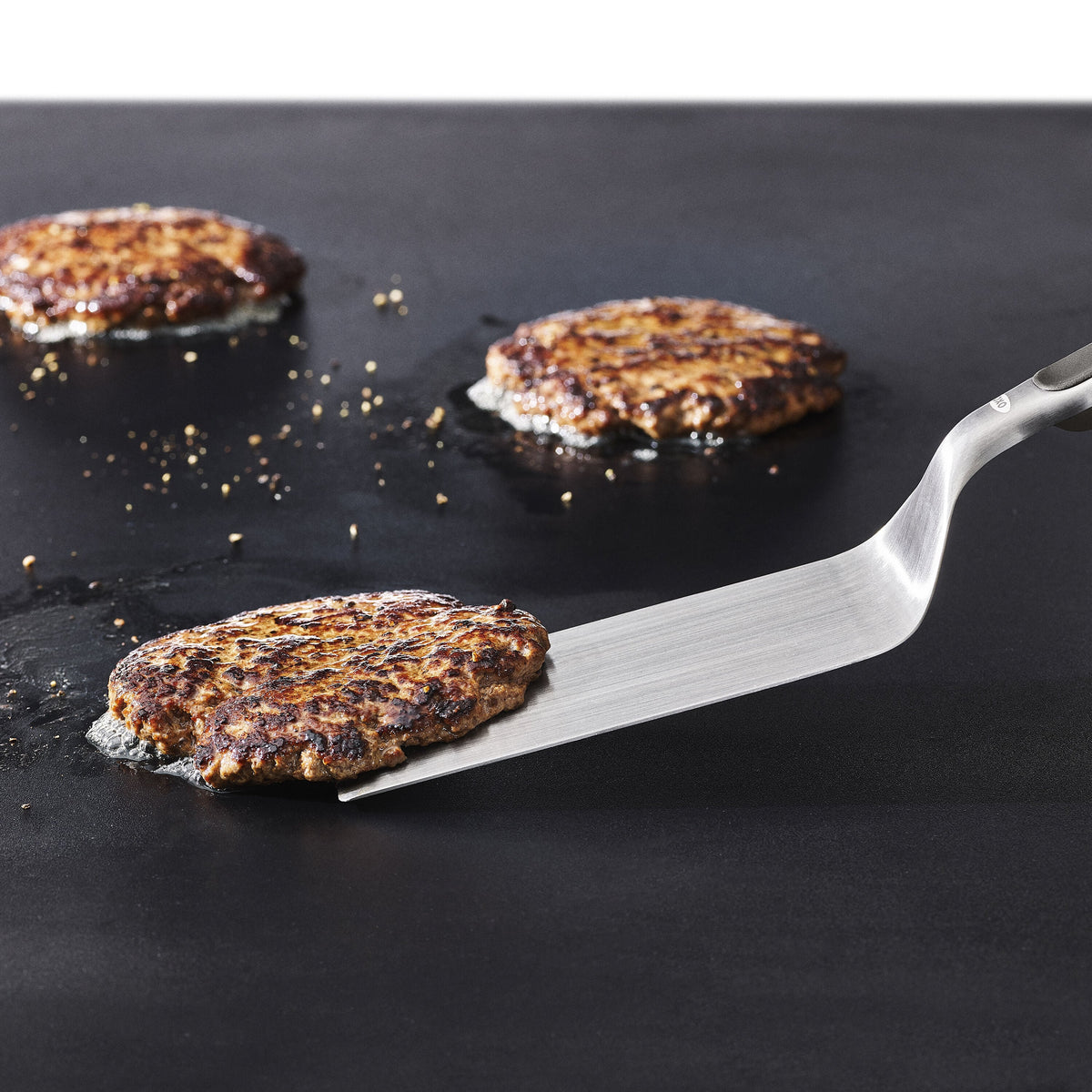 oxo-outdoor-griddle-turner-k1 od_9108400_071921_34_rgb.jpg