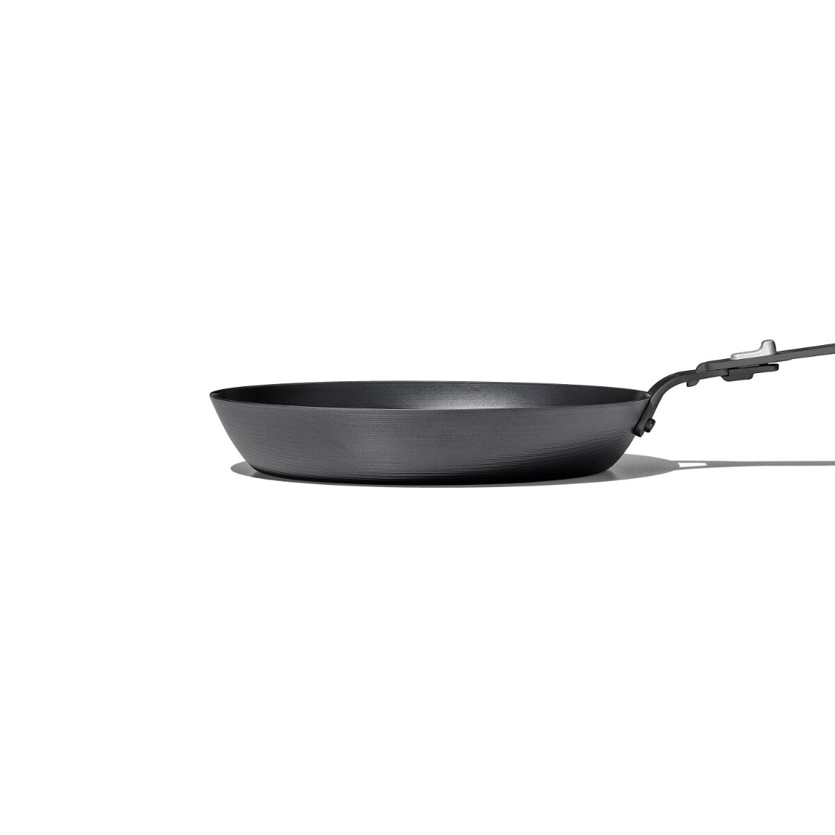 carbon-steel-with-removable-handle-10in-pan-b4 od__2059640001__10incarbonsteelpan_70_rgb.jpg