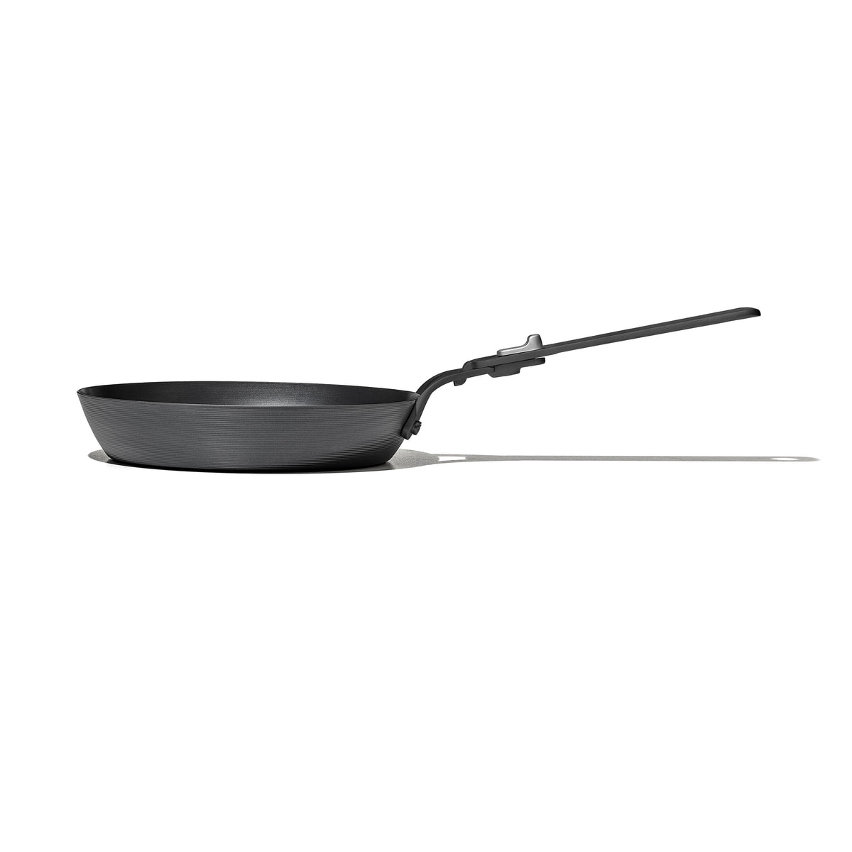 carbon-steel-with-removable-handle-8in-pan-l6 od__2059660001__8incarbonsteelpan_77_rgb.jpg