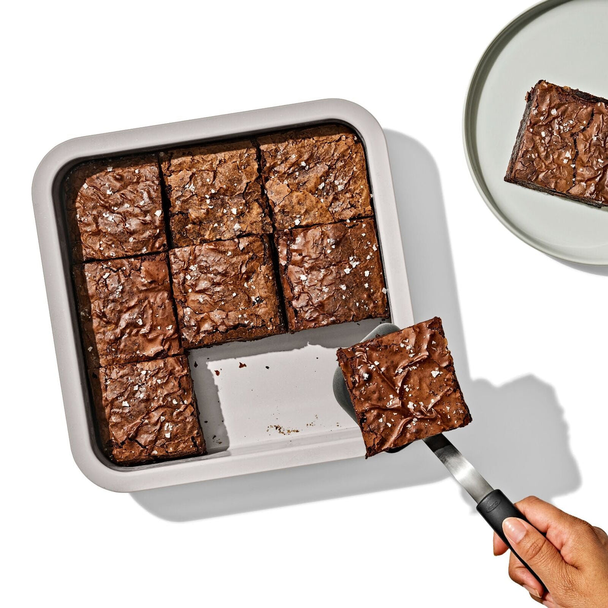 non-stick-pro-ceramic-coated-metal-bakeware-9-square-cake-pan-c6 oxo_9in-square-cake-pan_pdp_03.jpg