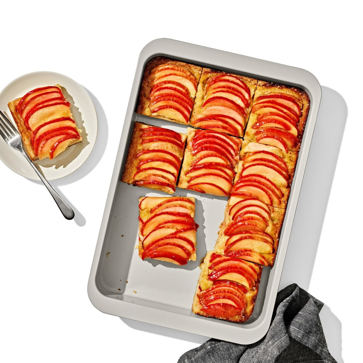 non-stick-pro-ceramic-coated-metal-bakeware-9-x-13-cake-pan-k4 oxo_9x13-cake-pan_pdp_01_1.jpg