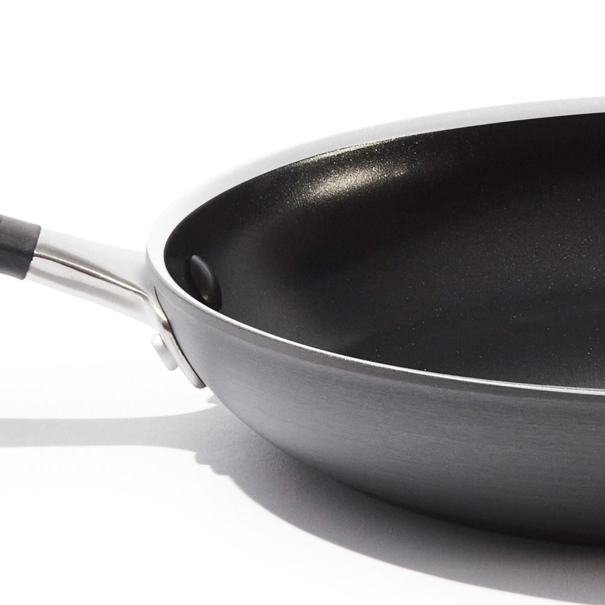 non-stick-pro-every-day-10-inch-fry-pan-d8 oxo_cc010469-001_nonstick-everyday-10in-fry-pan_pdp_06_1_.jpg