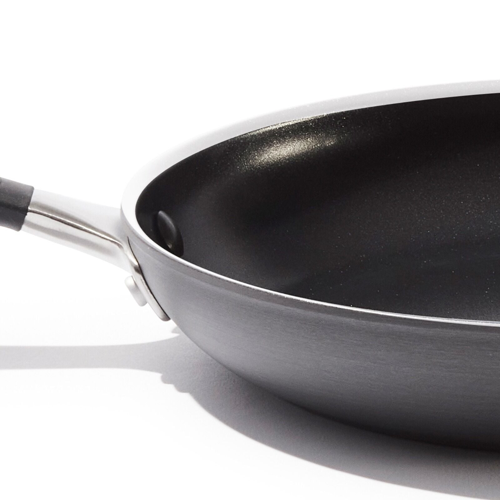 non-stick-pro-every-day-10-inch-fry-pan-d8 oxo_cc010469-001_nonstick-everyday-10in-fry-pan_pdp_06_1_.jpg