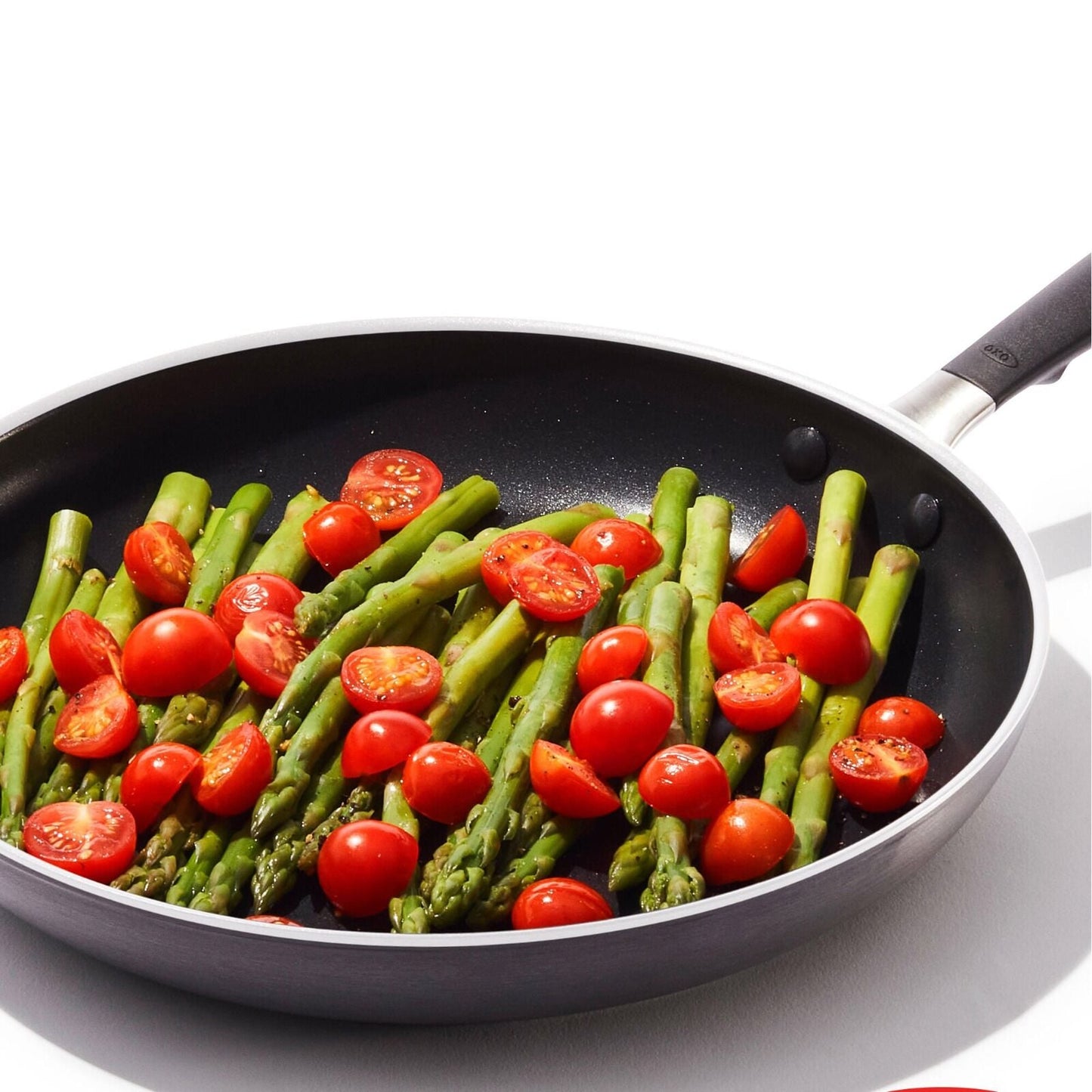 non-stick-pro-every-day-12-inch-frypan-with-lid-p0 oxo_cc010471-001_nonstick-everyday-12in-fry-pan-w-lid_pdp_03.jpg
