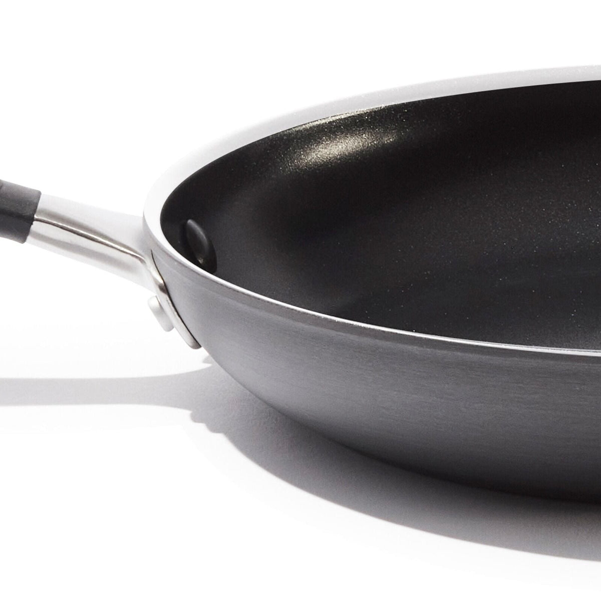 non-stick-pro-every-day-12-inch-frypan-with-lid-p0 oxo_cc010471-001_nonstick-everyday-12in-fry-pan-w-lid_pdp_06.jpg