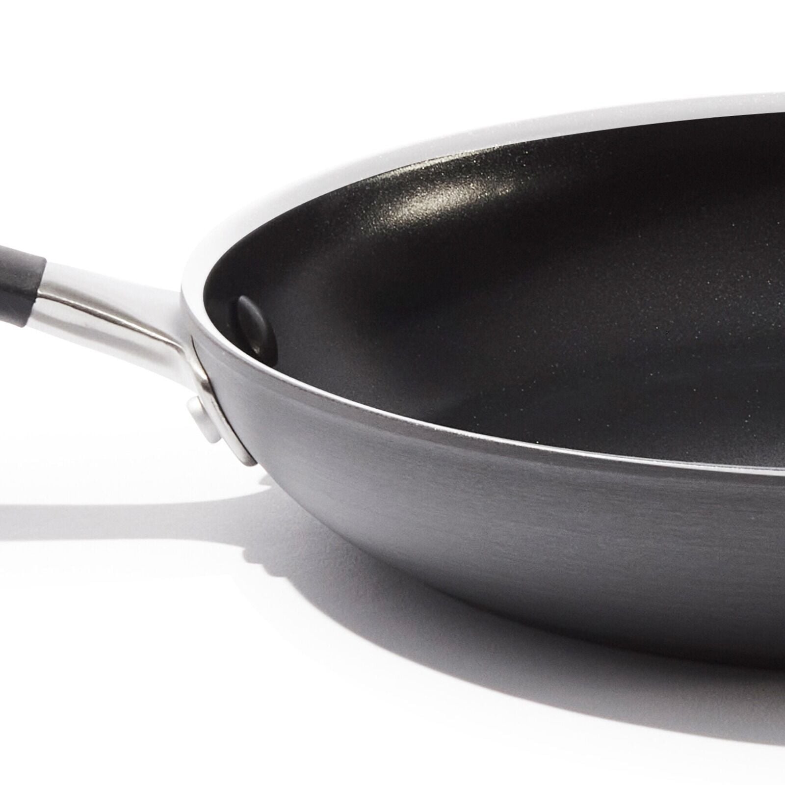 non-stick-pro-every-day-2-piece-frypan-set-i7 oxo_cc010473-001_nonstick-everyday-2pc-fry-pan-set_pdp_07.jpg