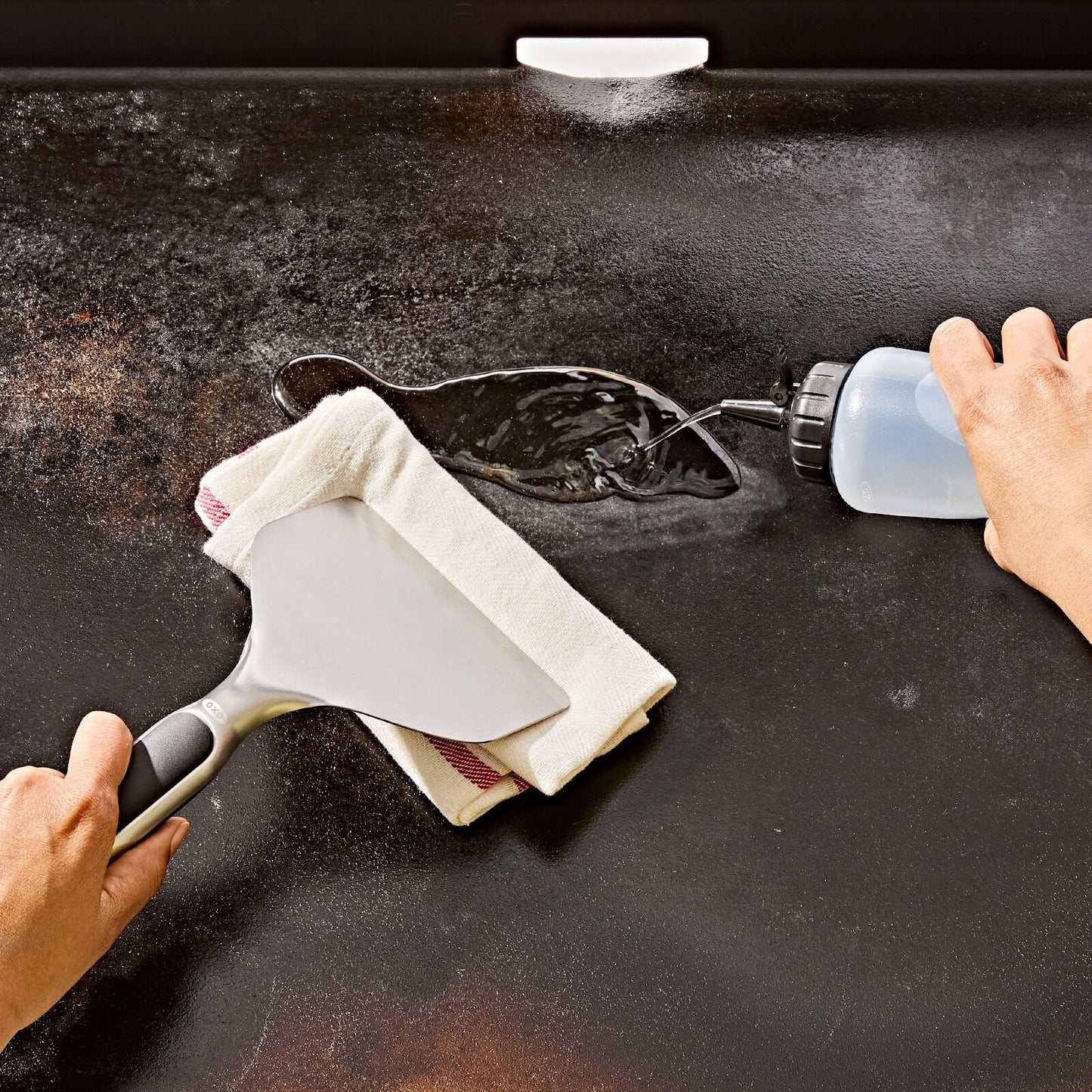 griddle-scraper-o0 oxo_griddle-scraper_pdp_01.jpeg