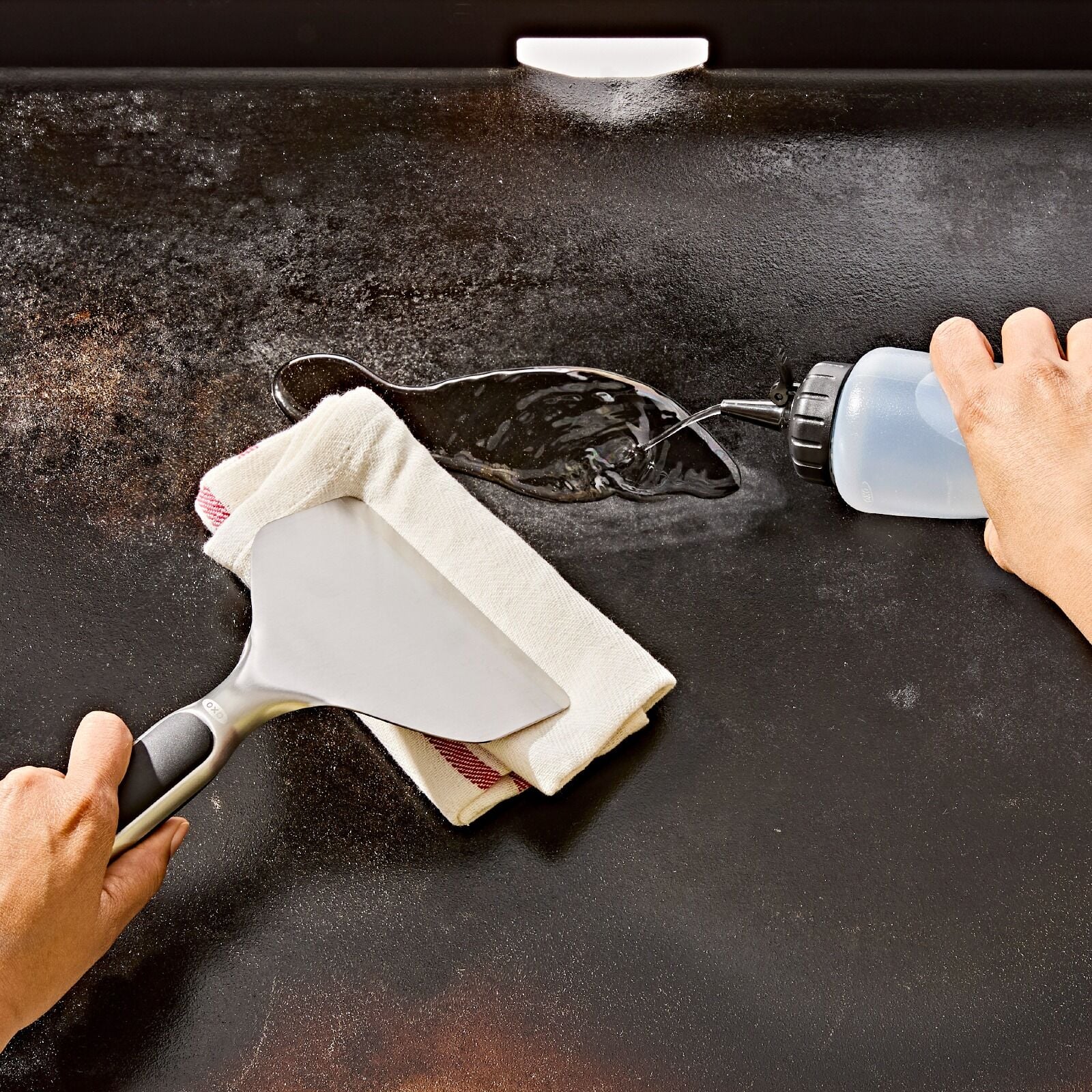 griddle-scraper-o0 oxo_griddle-scraper_pdp_01.jpeg