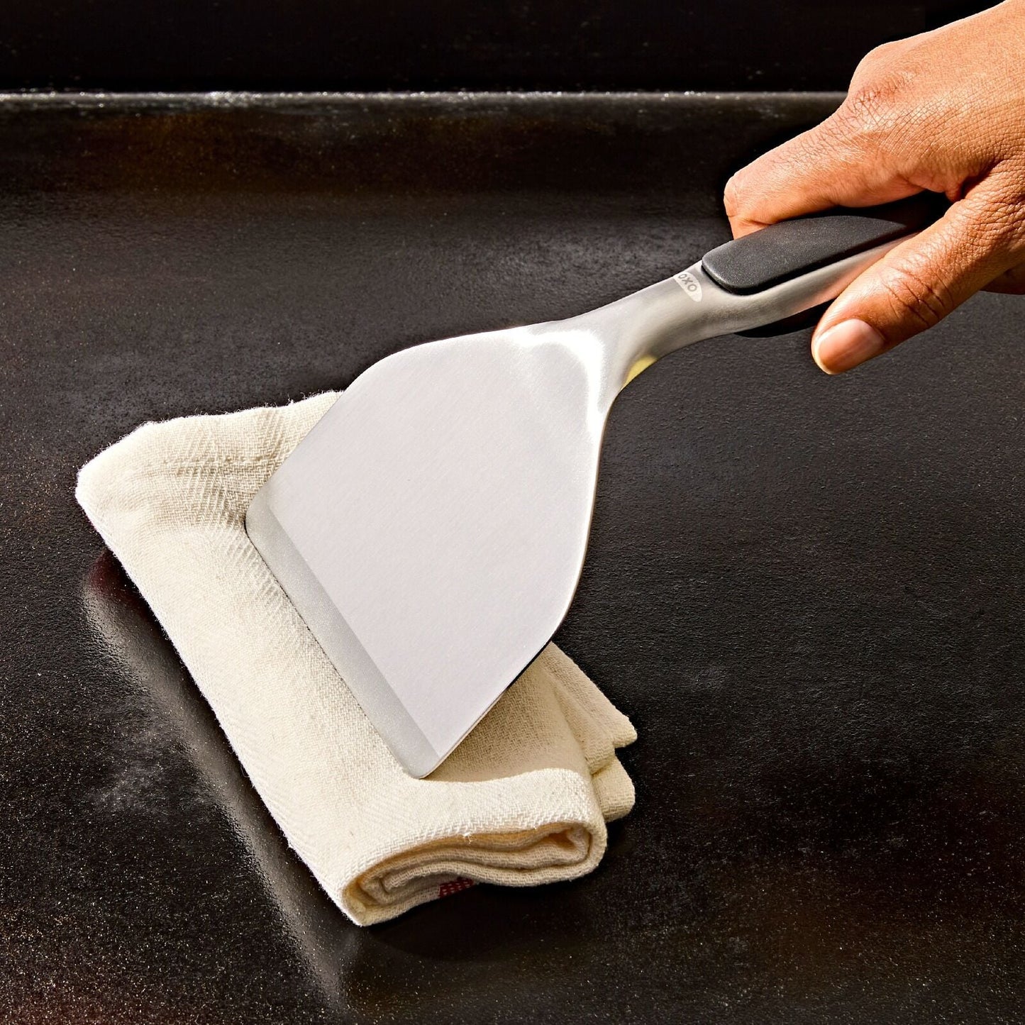 griddle-scraper-o0 oxo_griddle-scraper_pdp_04.jpeg