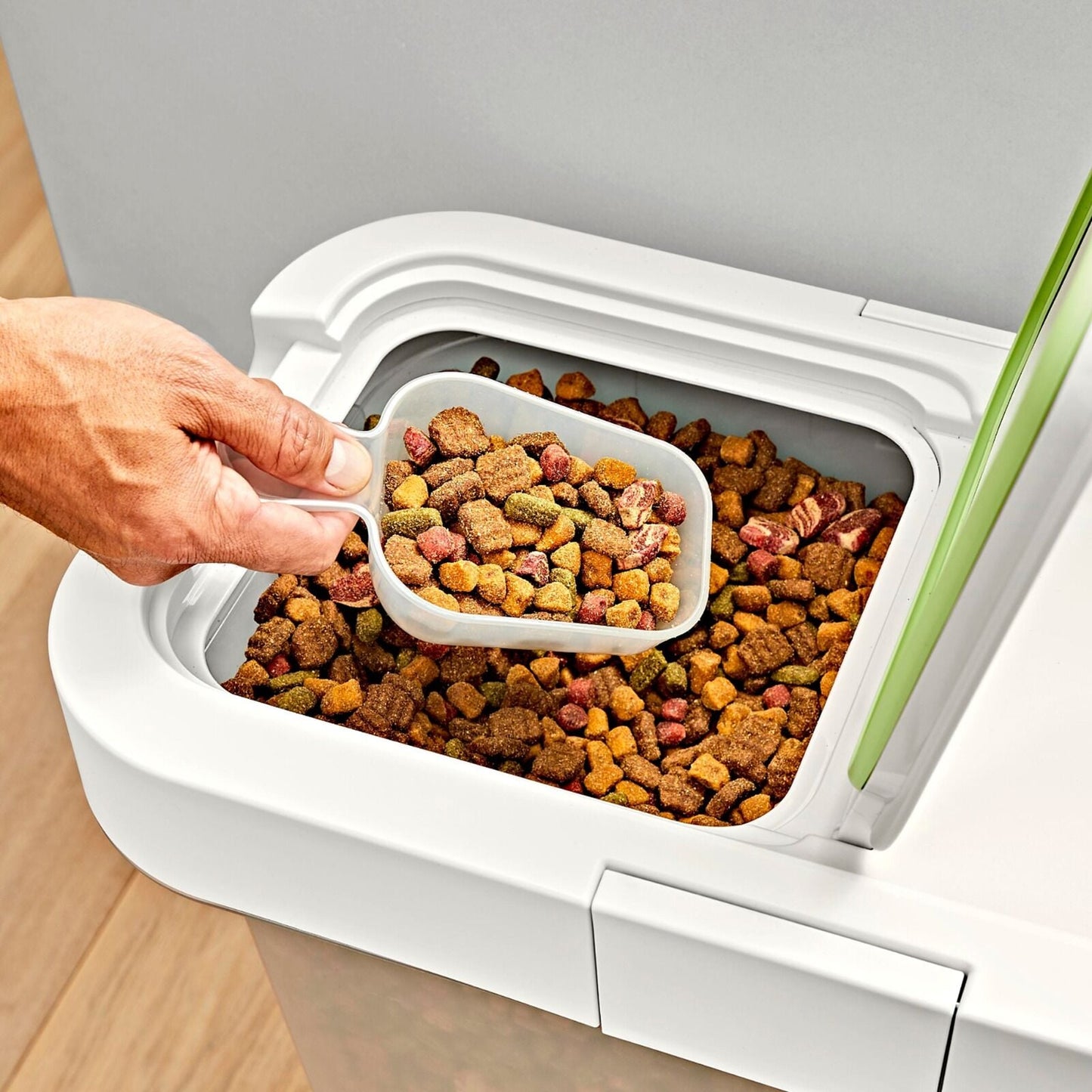 oxo-pet-airtight-food-container-with-scoop-extra-large-w0 pet_7301600_airtight-food-container-extra-large_pdp_04.jpeg