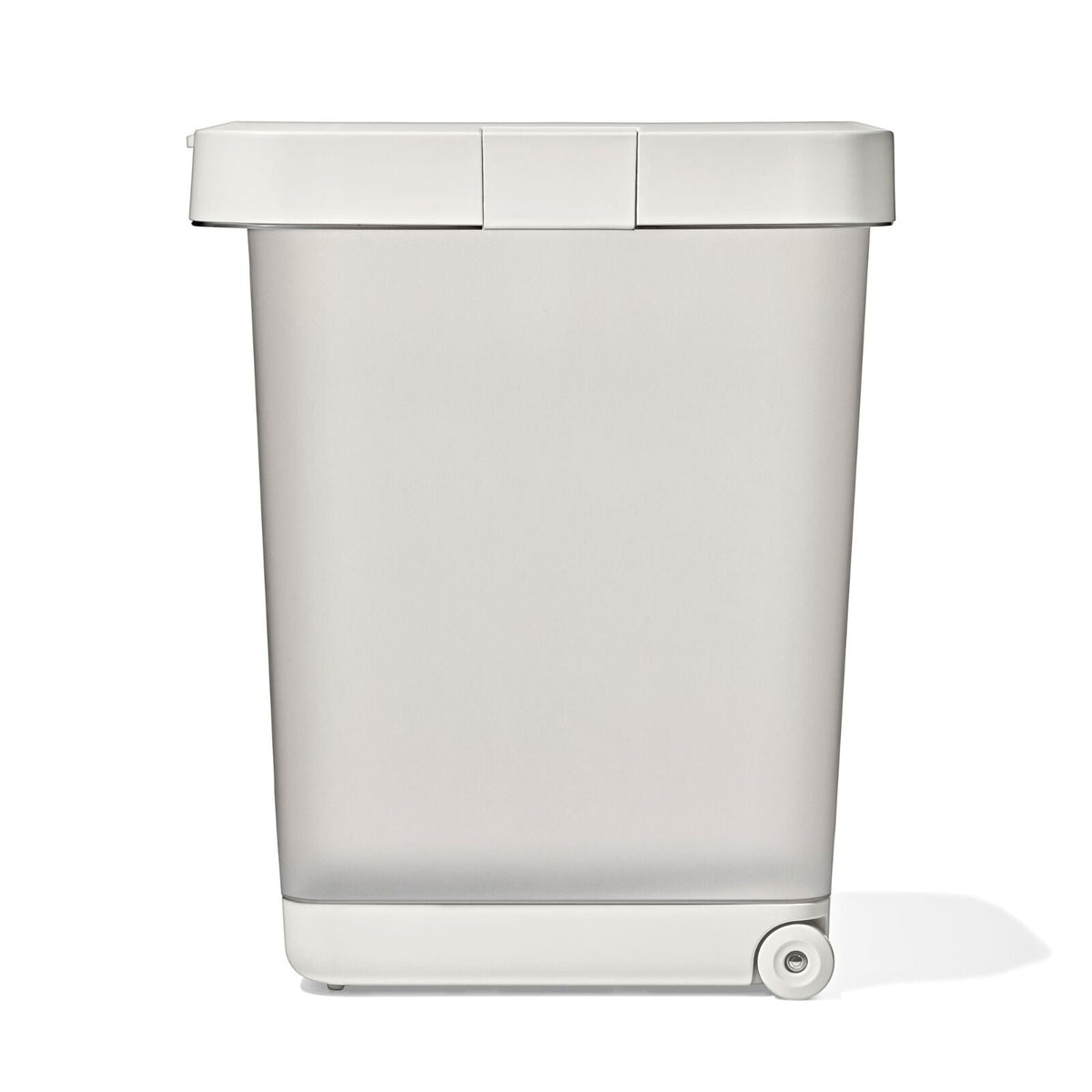 oxo-pet-airtight-food-container-with-scoop-extra-large-w0 pet_7301600_airtight-food-container-extra-large_pdp_07.jpeg