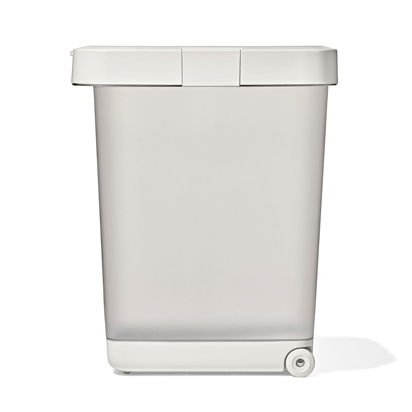 oxo-pet-airtight-food-container-with-scoop-extra-large-w0 pet_7301600_airtight-food-container-extra-large_pdp_07.jpeg