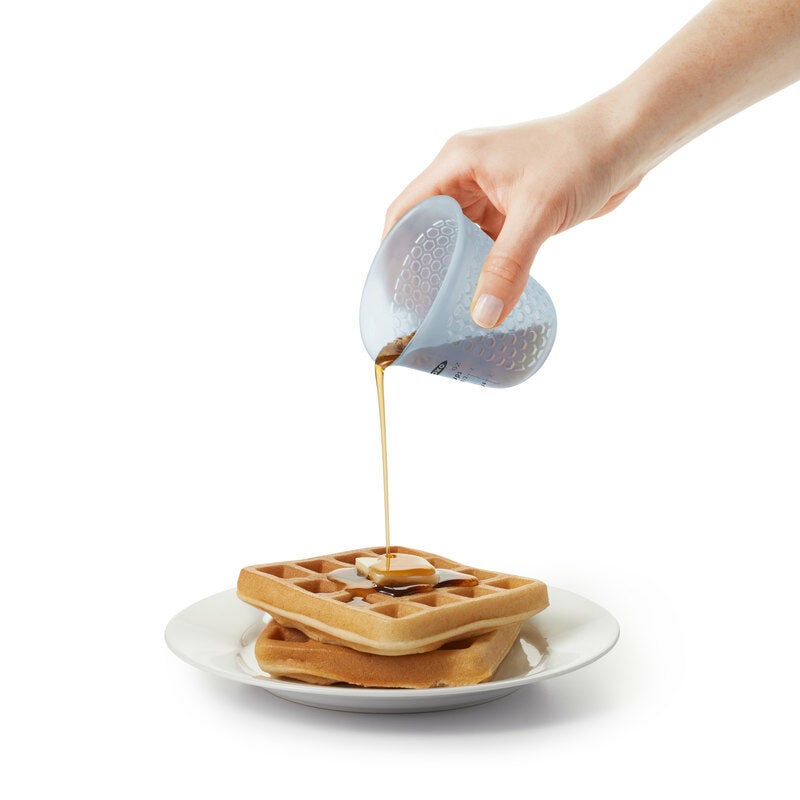 mini-squeeze-and-pour-silicone-measuring-cup-x5 t_63__1.jpg