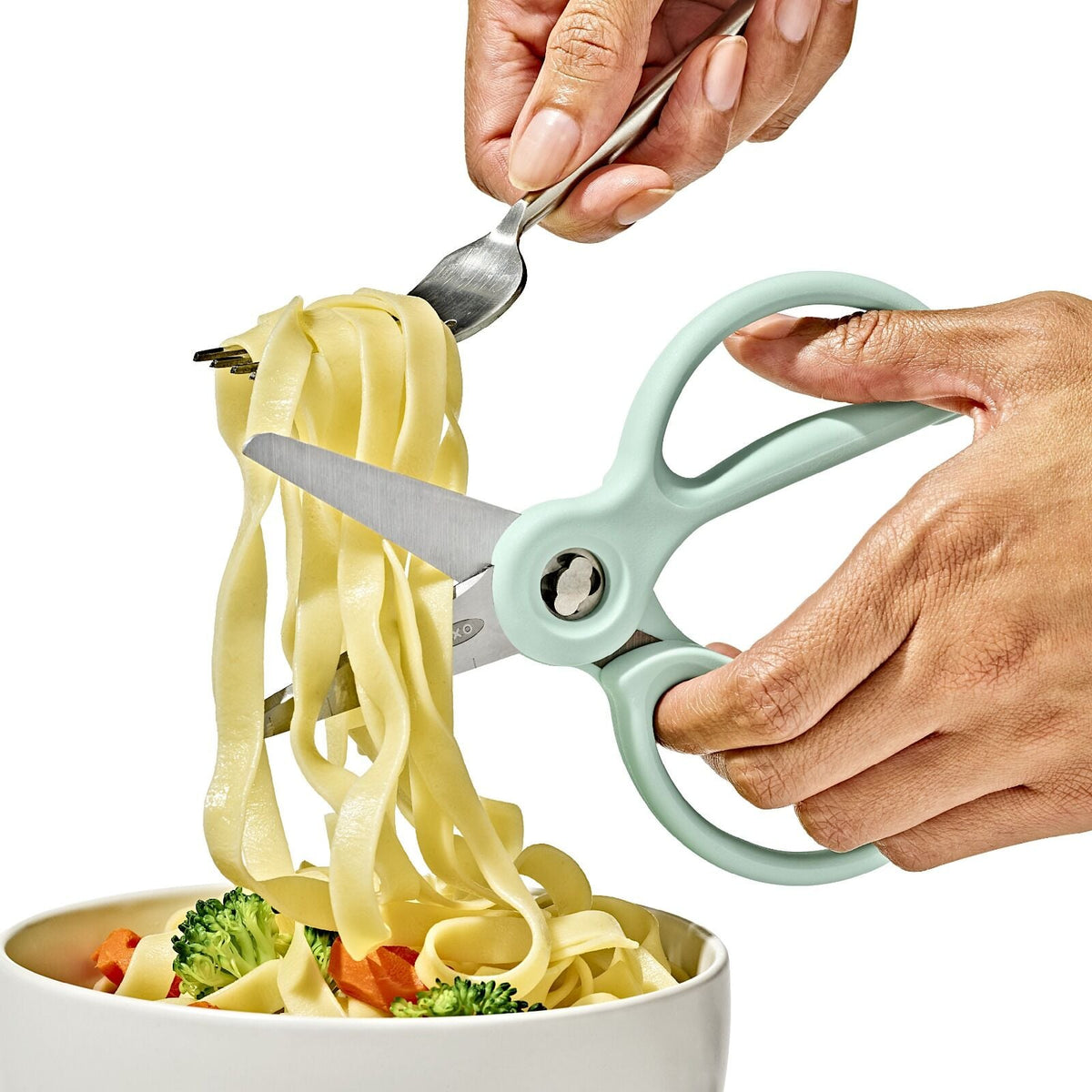 on-the-go-food-scissors-with-case-n8 tot_61176600_baby-food-scissors-opal_pdp_01.jpeg